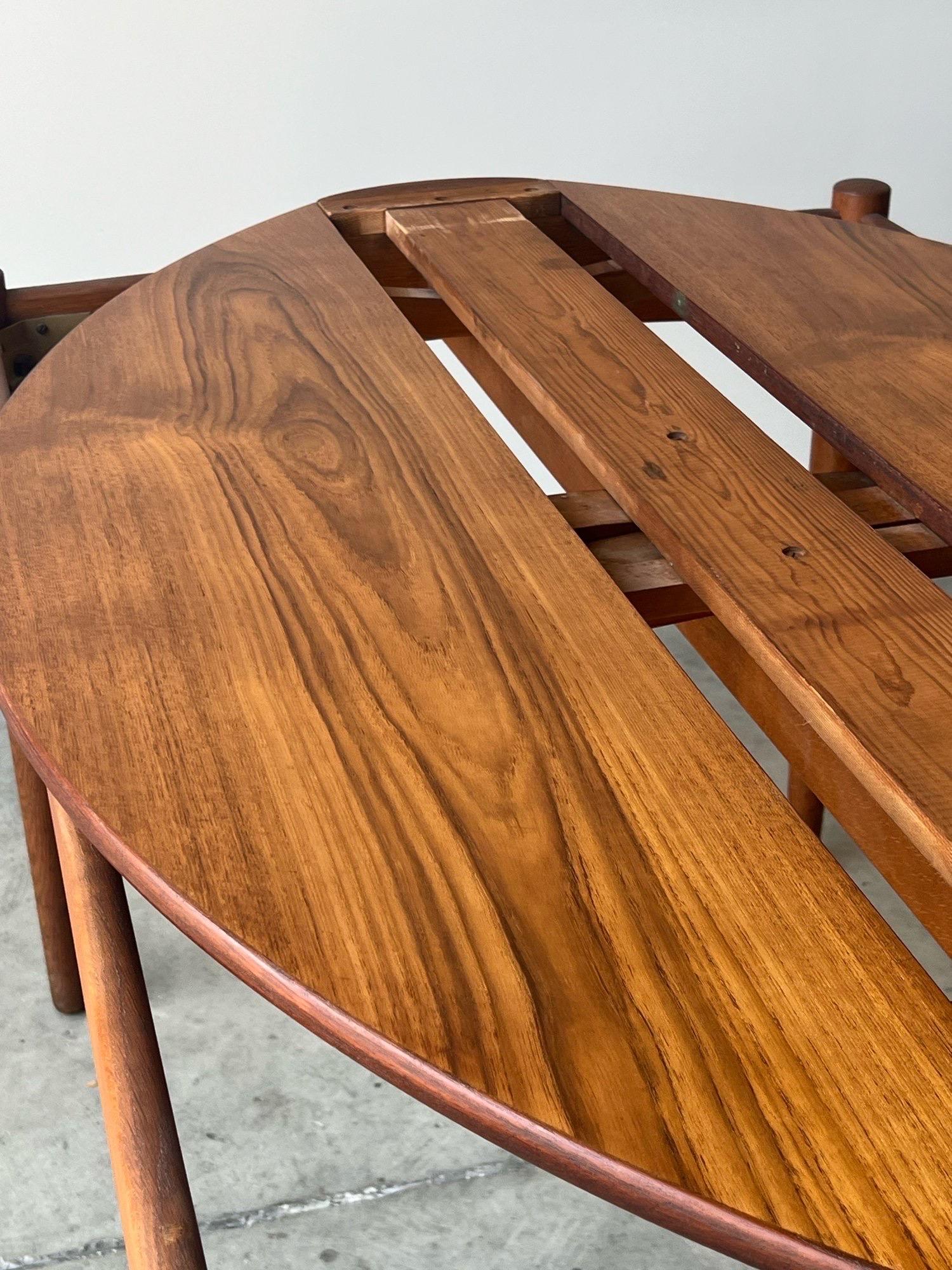 Mid-Century Rectangular to Circular Expanding Dining Table by Svend Madsen 1