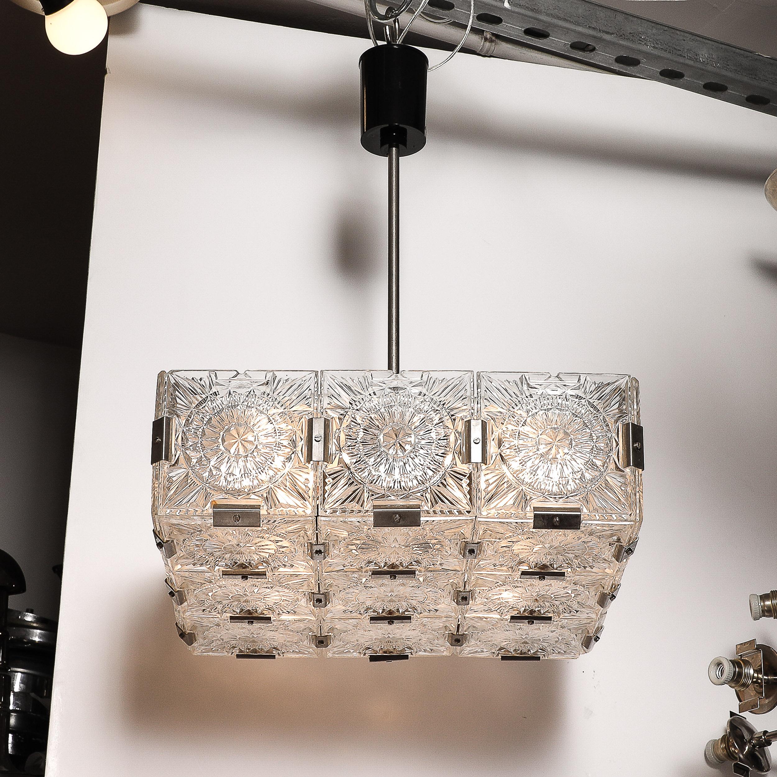 Lampadario rettilineo di metà secolo in vetro tagliato e nichel di Kamenicky Senov in vendita 3