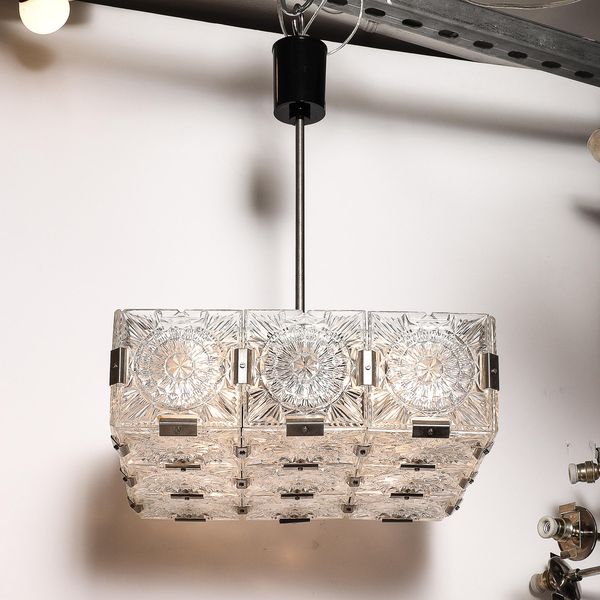 Lampadario rettilineo di metà secolo in vetro tagliato e nichel di Kamenicky Senov in vendita 9