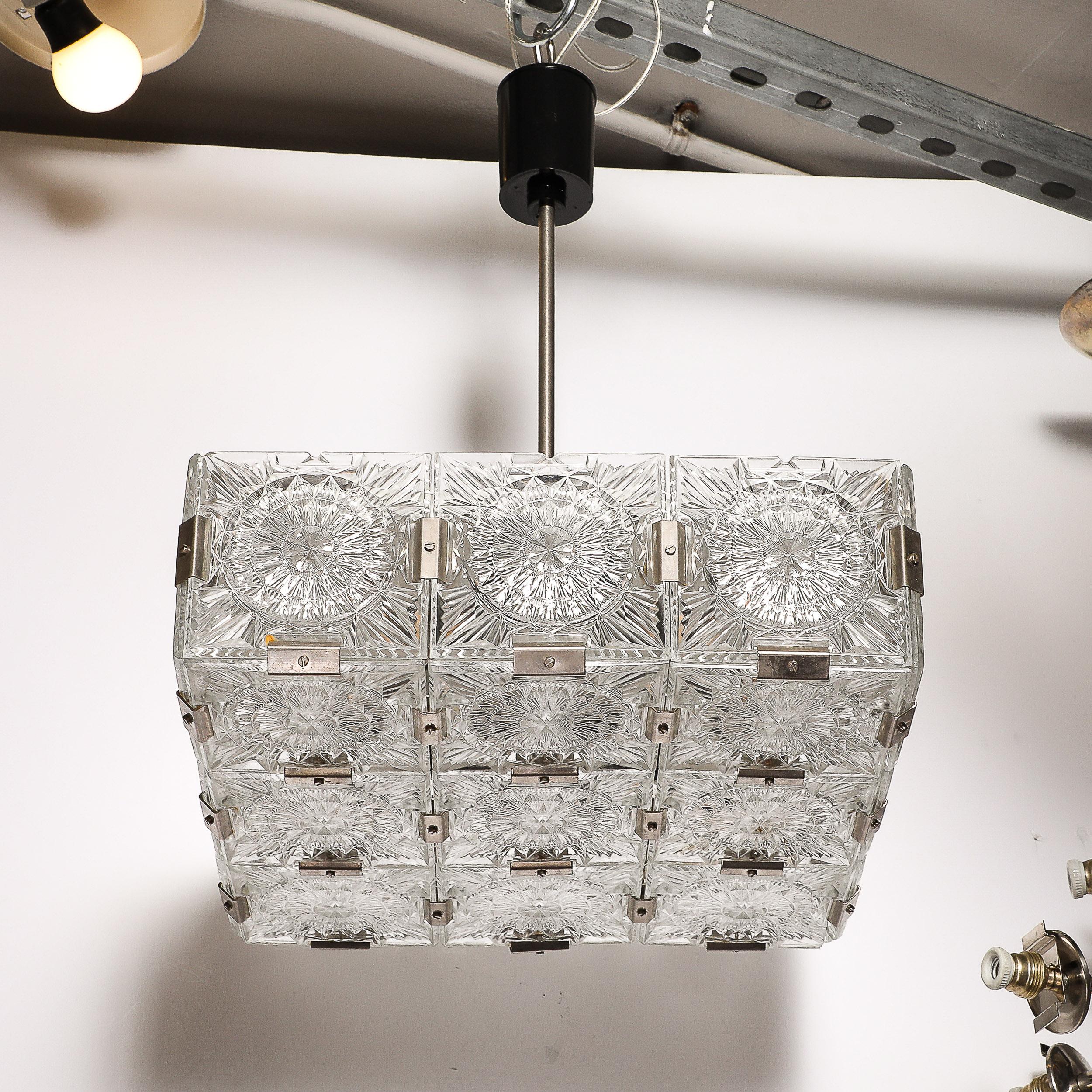 Lampadario rettilineo di metà secolo in vetro tagliato e nichel di Kamenicky Senov In condizioni ottime in vendita a New York, NY