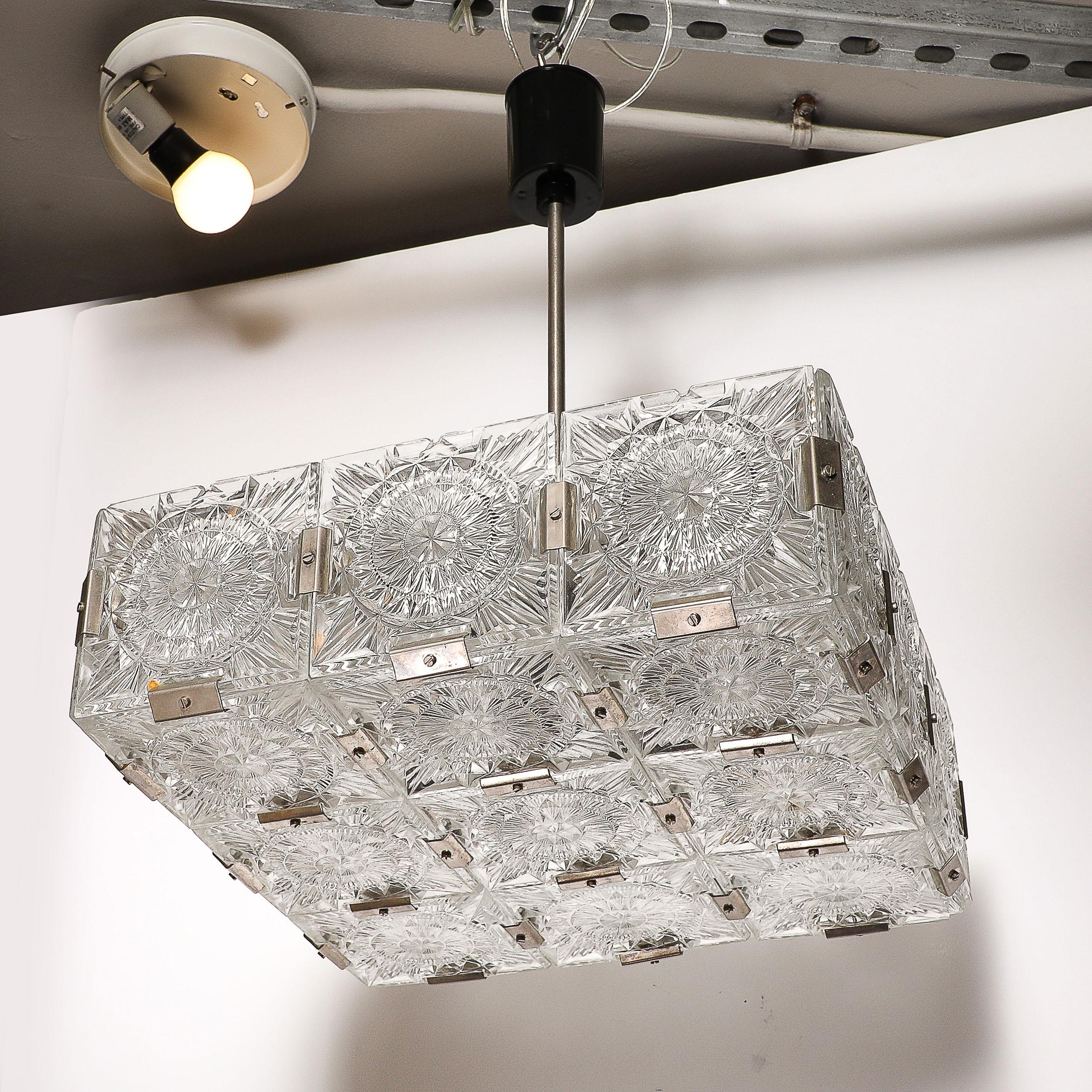 Lampadario rettilineo di metà secolo in vetro tagliato e nichel di Kamenicky Senov in vendita 1