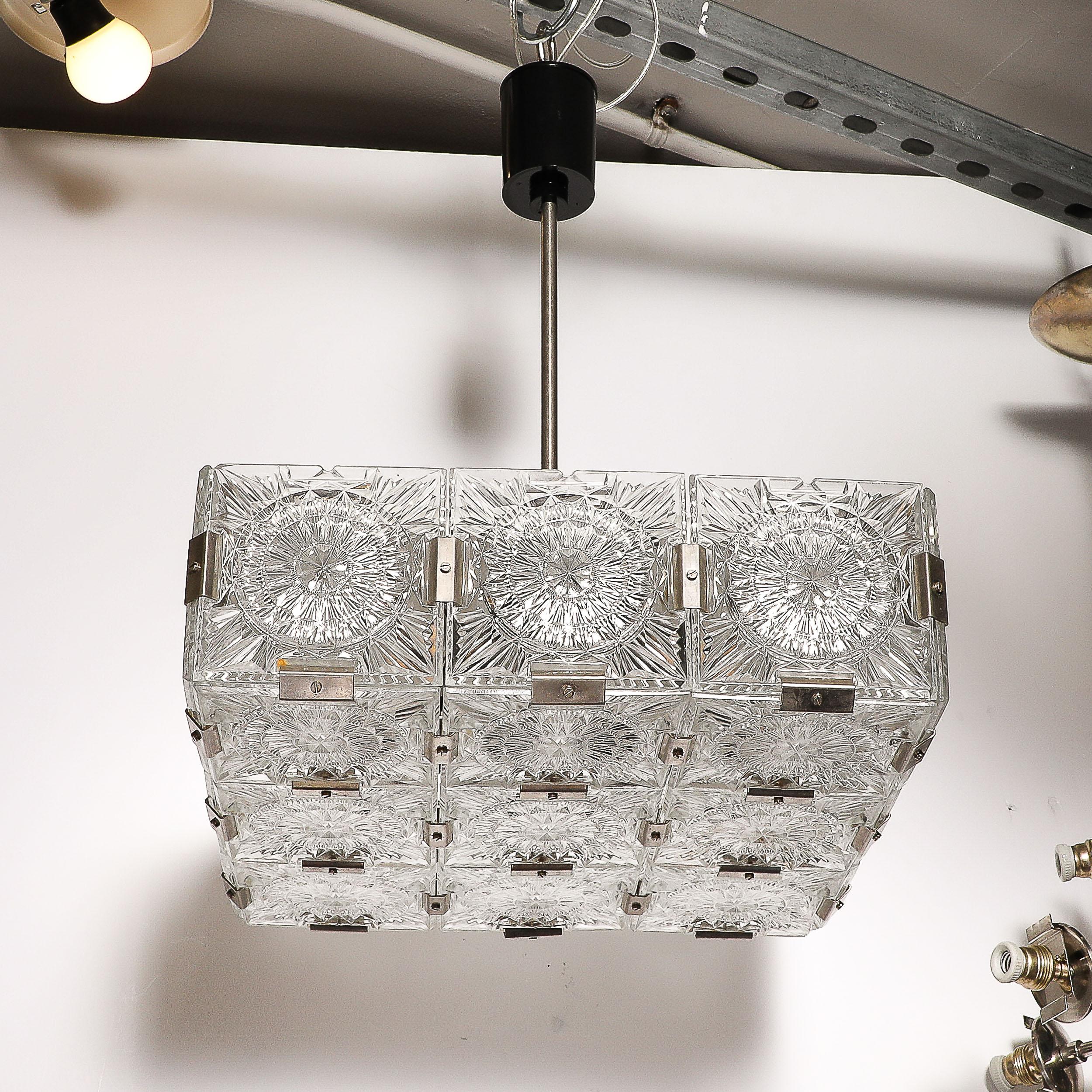 Lampadario rettilineo di metà secolo in vetro tagliato e nichel di Kamenicky Senov in vendita 2