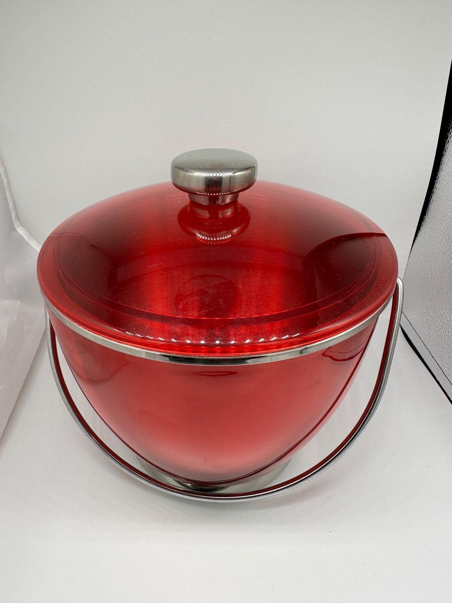 Mid-century Red Acrylic & Stainless Steel Ice Bucket In Excellent Condition For Sale In Van Nuys, CA