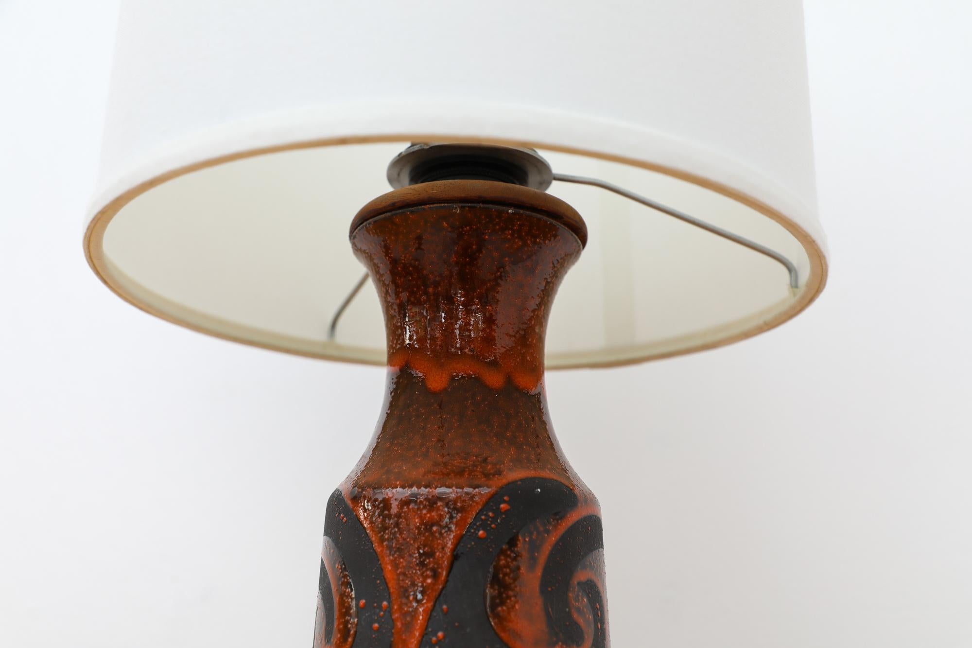 Mid-Century Red and Black Ceramic Table Lamp with Swirl Design 4