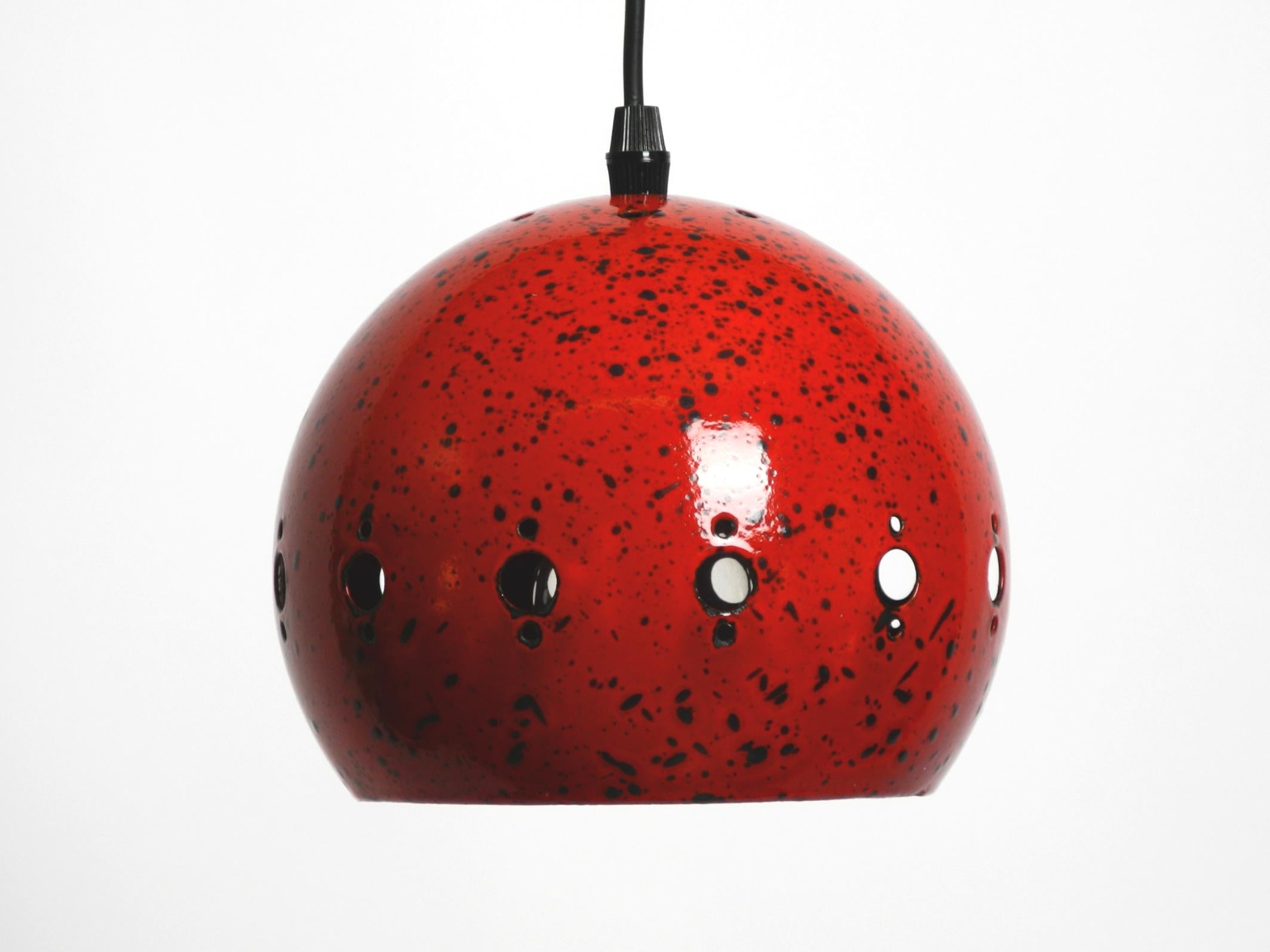 Mid Century red and black small enameled pendant lamp with original canopy For Sale 7