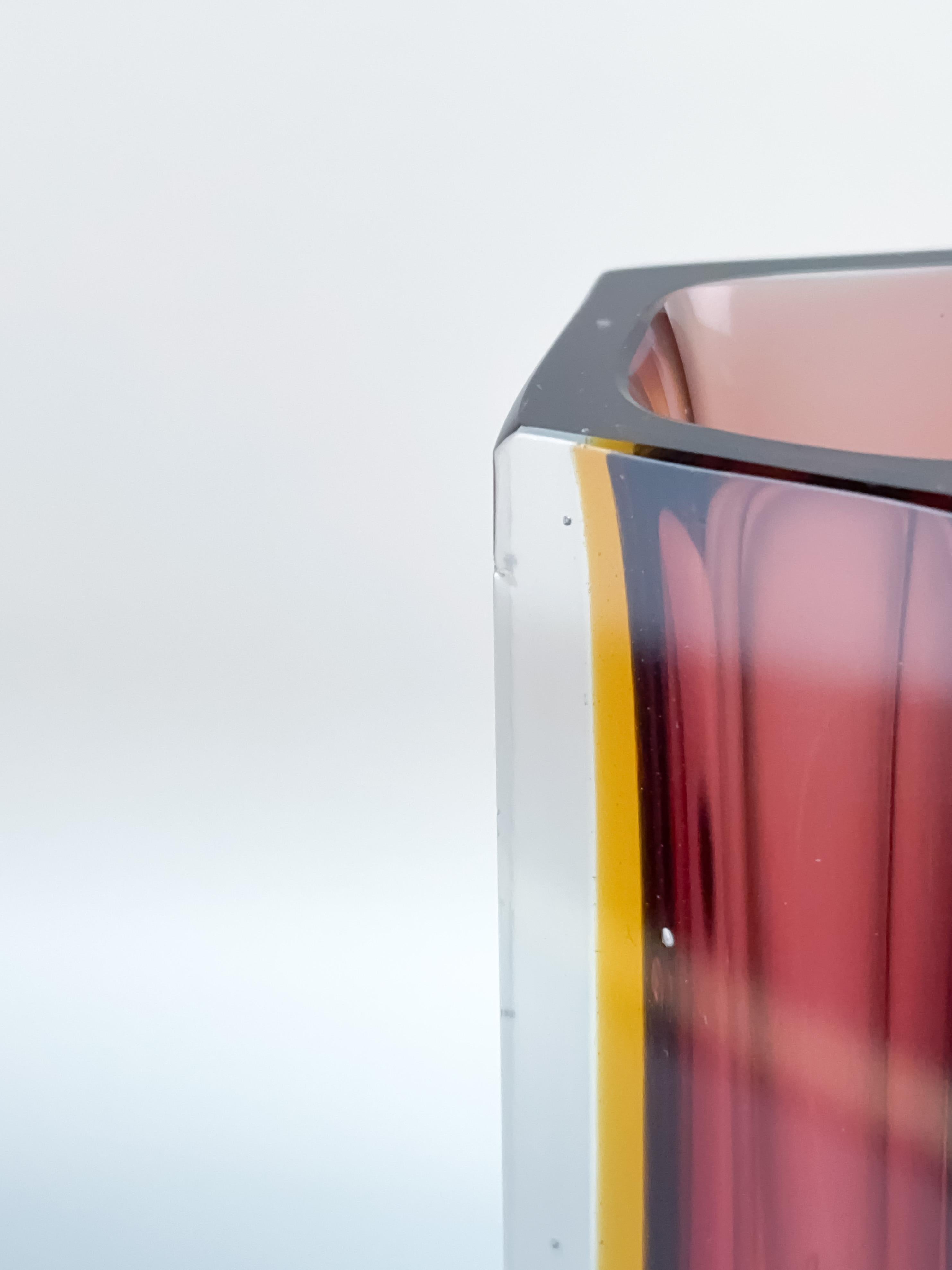 Rote und gelbe Murano Glass Sommerso Vase von Luigi Mandruzzato c.1960s Italien (Moderne der Mitte des Jahrhunderts) im Angebot