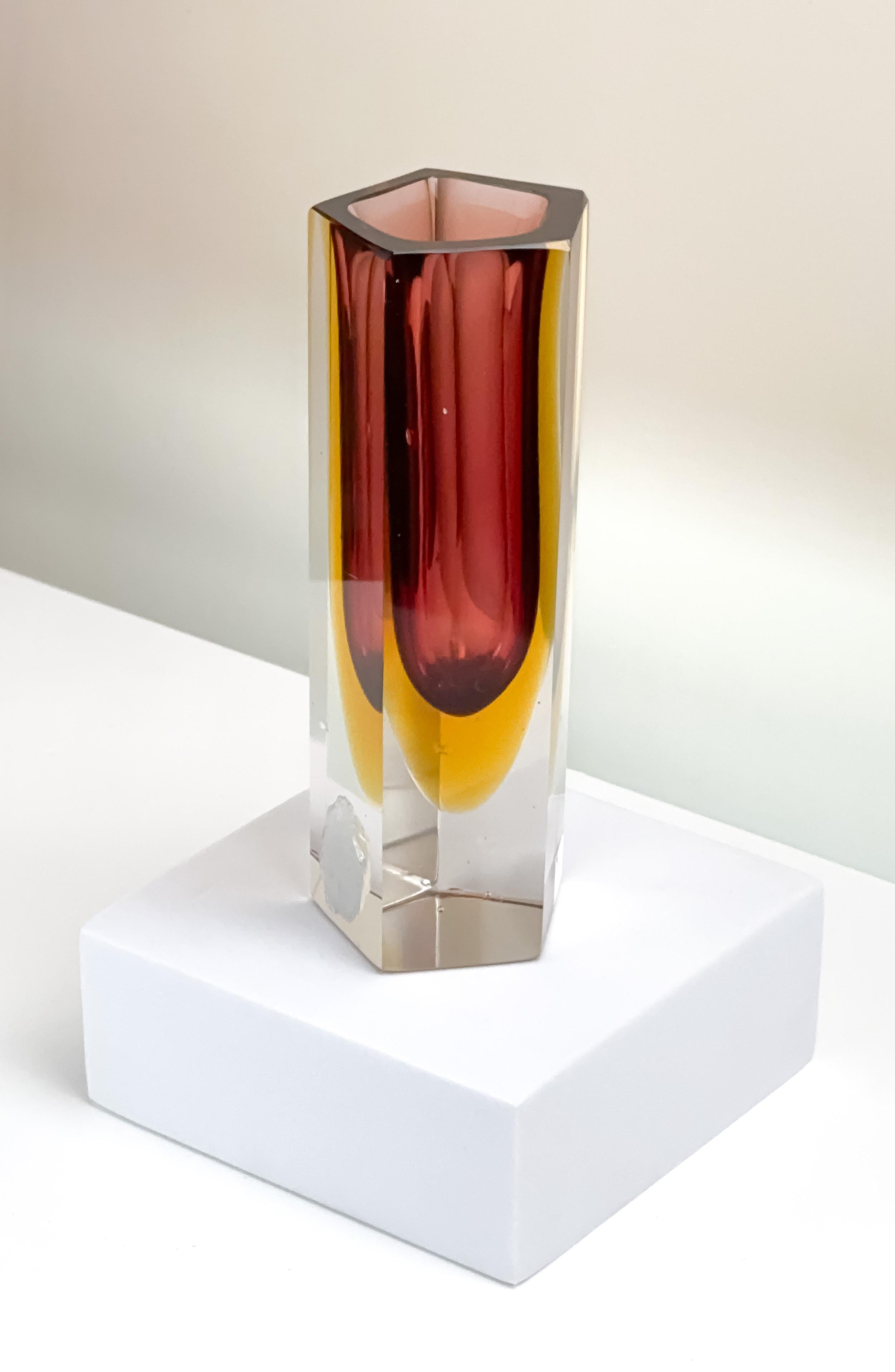 Rote und gelbe Murano Glass Sommerso Vase von Luigi Mandruzzato c.1960s Italien im Zustand „Gut“ im Angebot in Glasgow, GB
