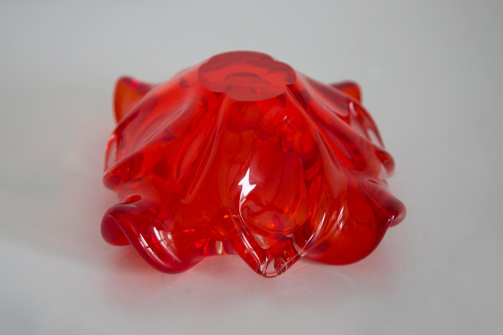 Posacenere a forma di ciotola in vetro artistico rosso, Italia, anni '70 in vendita 3
