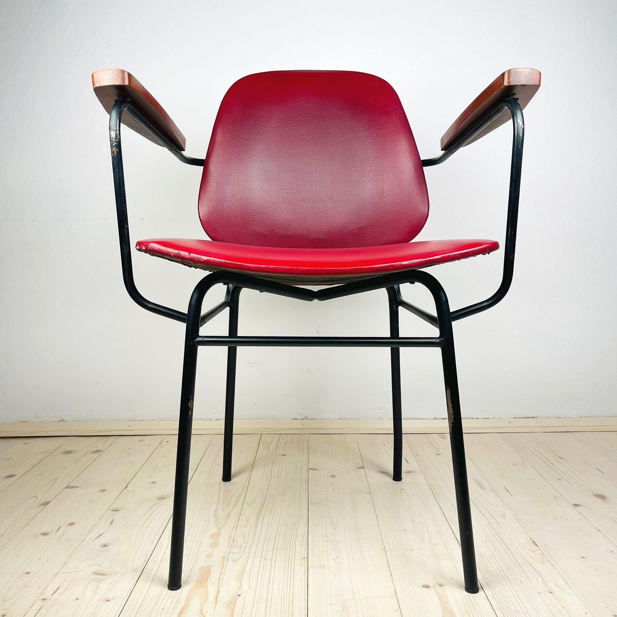Mid-century red chair Italy 1960s  For Sale 7