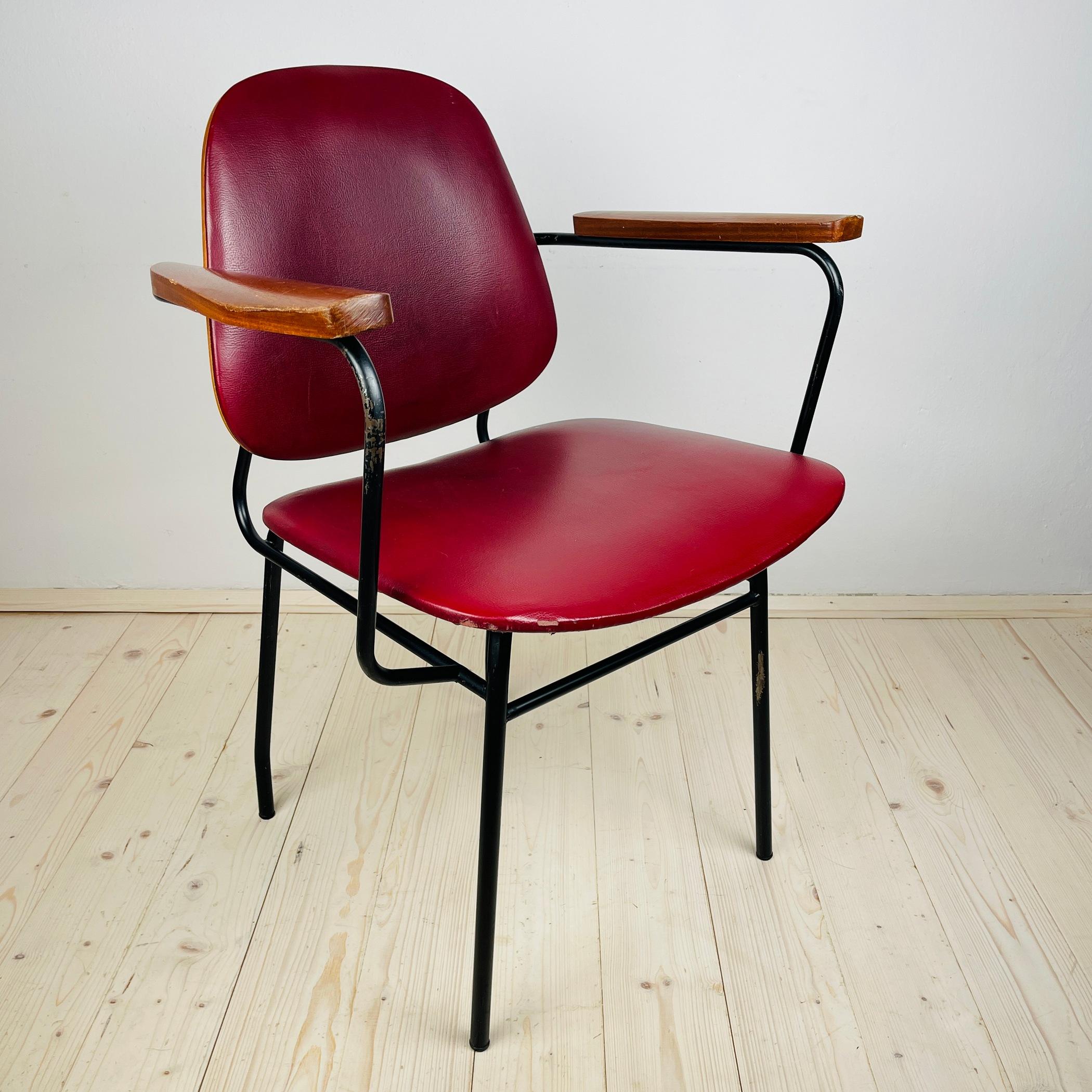 Mid-century red chair Italy 1960s  For Sale 8