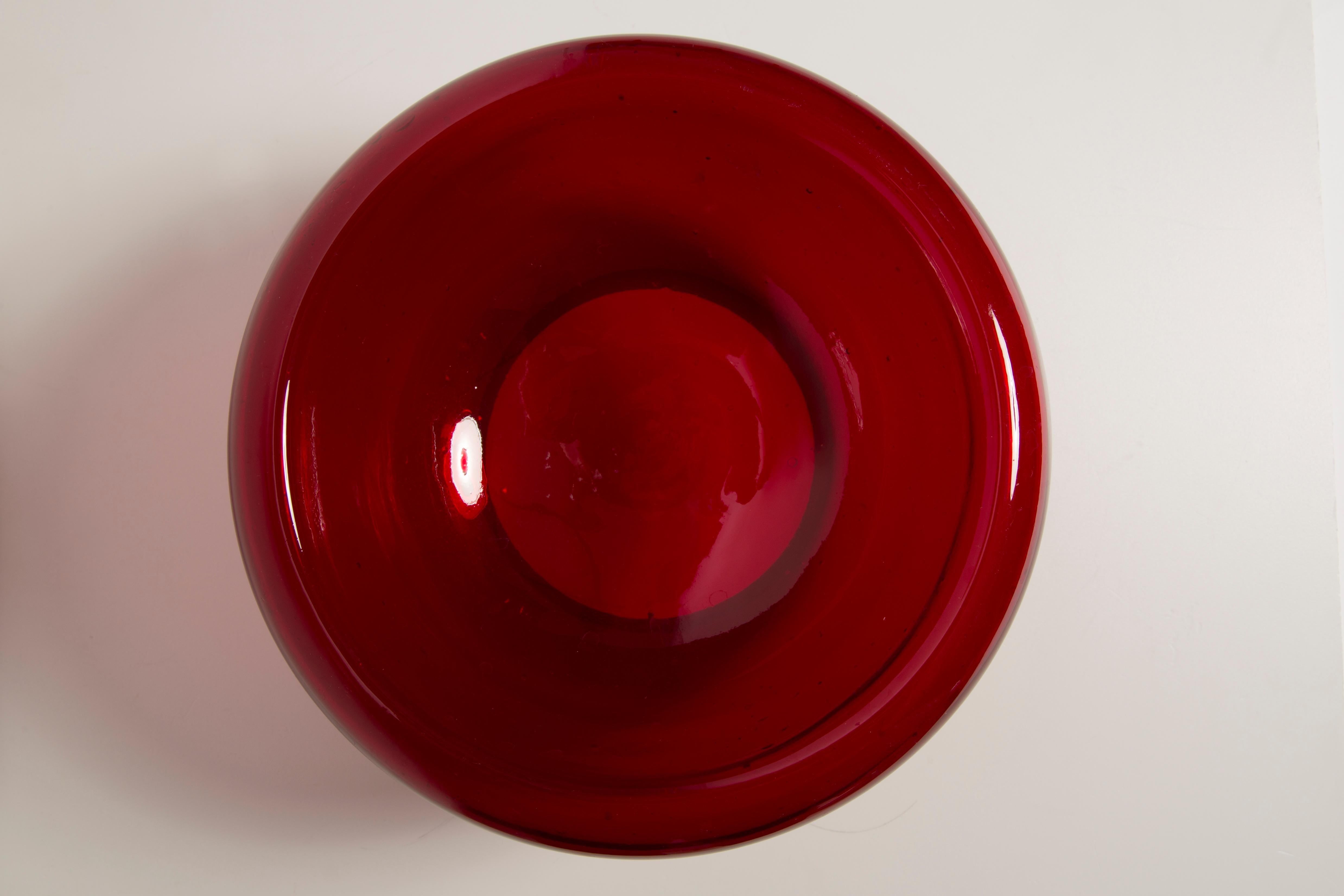 20th Century Mid Century Red Decorative Murano Round Glass Bowl Plate, Italy, 1960s For Sale