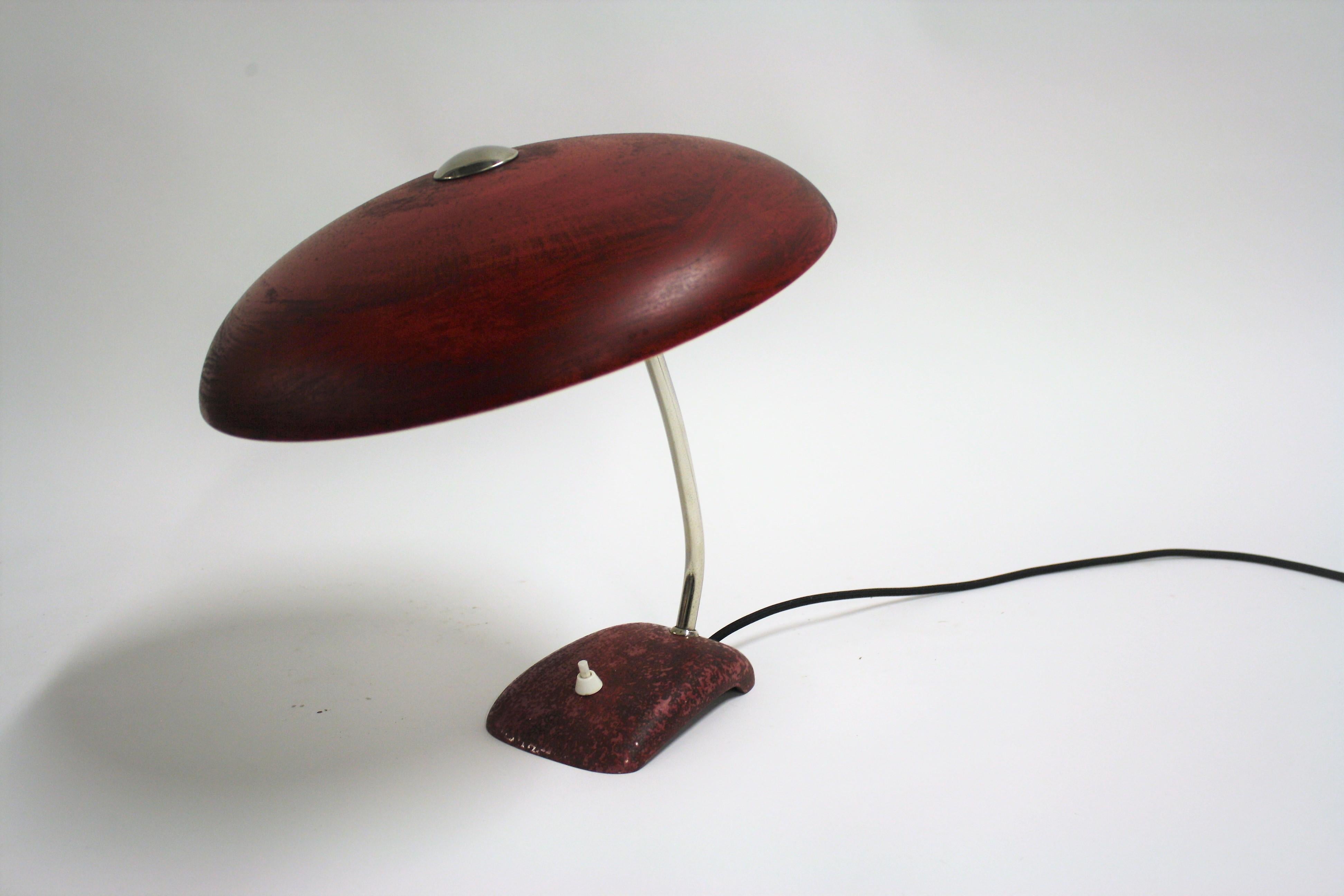 Charming Bauhaus style articulated desk lamp with a patinated cast iron base.

The shade is in original condition and adjustable.

Tested and ready to use with a E26/E27 light bulb.

Original condition with patina, rewired.

France,