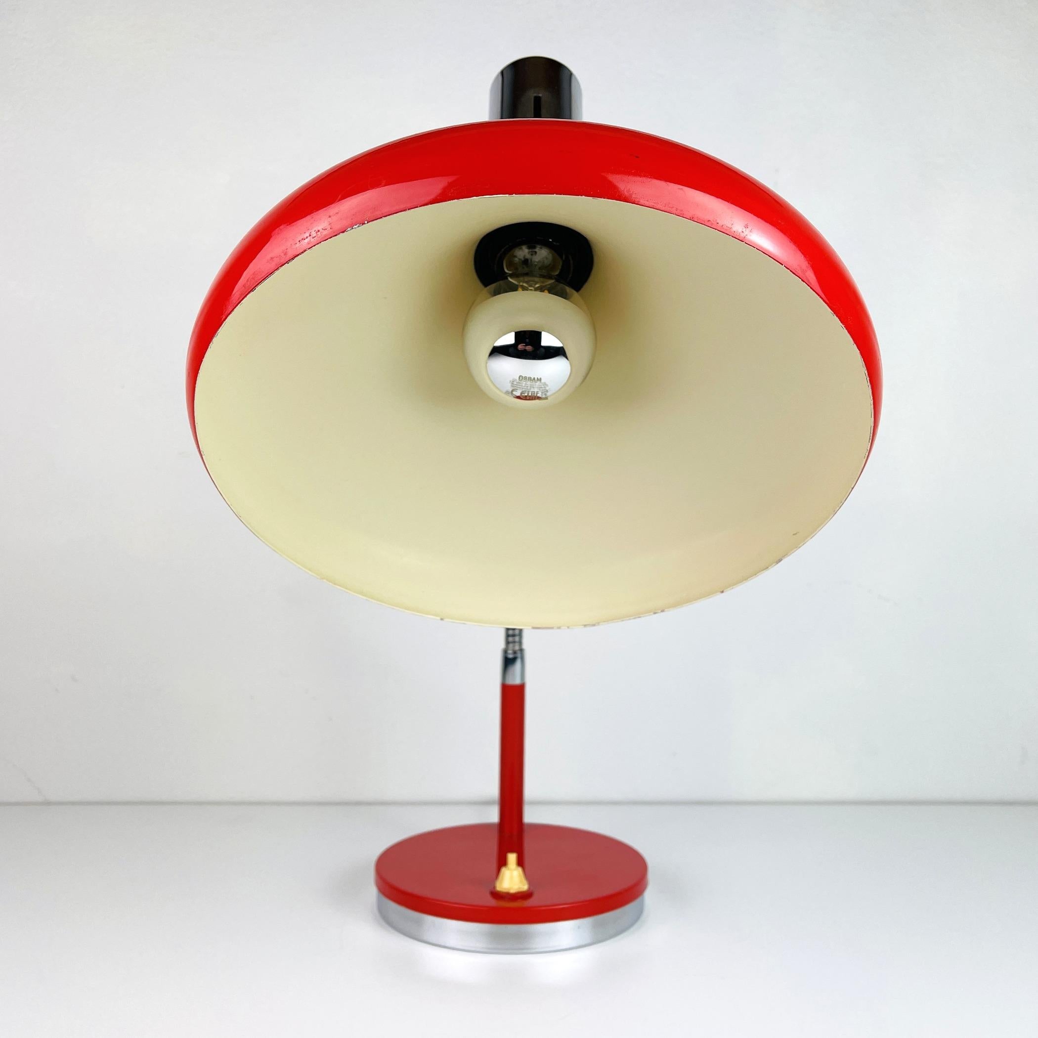 Lampada da scrivania rossa di metà secolo Italia anni '70 in vendita 5