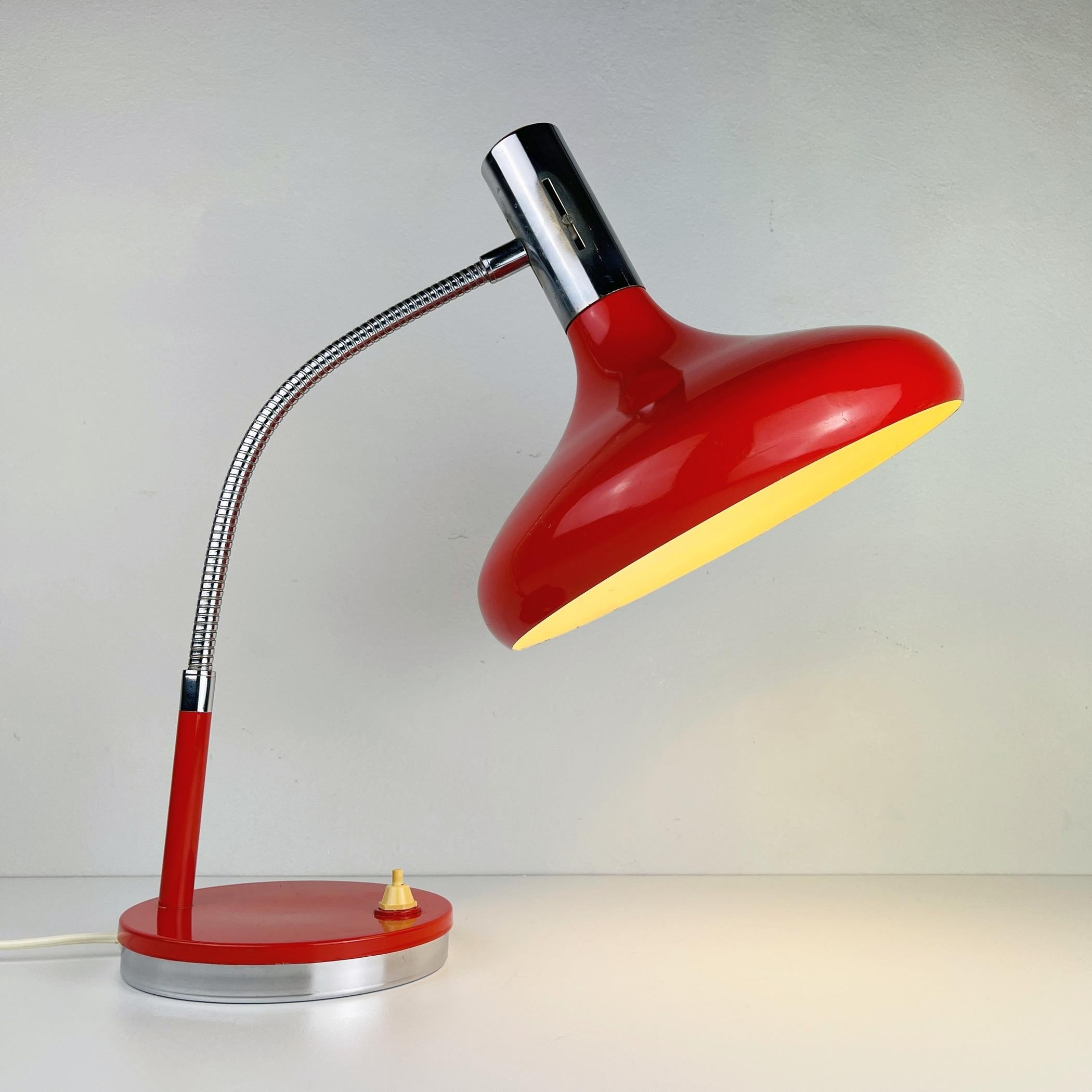 Mid-Century Red Desk Lamp Italy 1970s In Good Condition For Sale In Miklavž Pri Taboru, SI