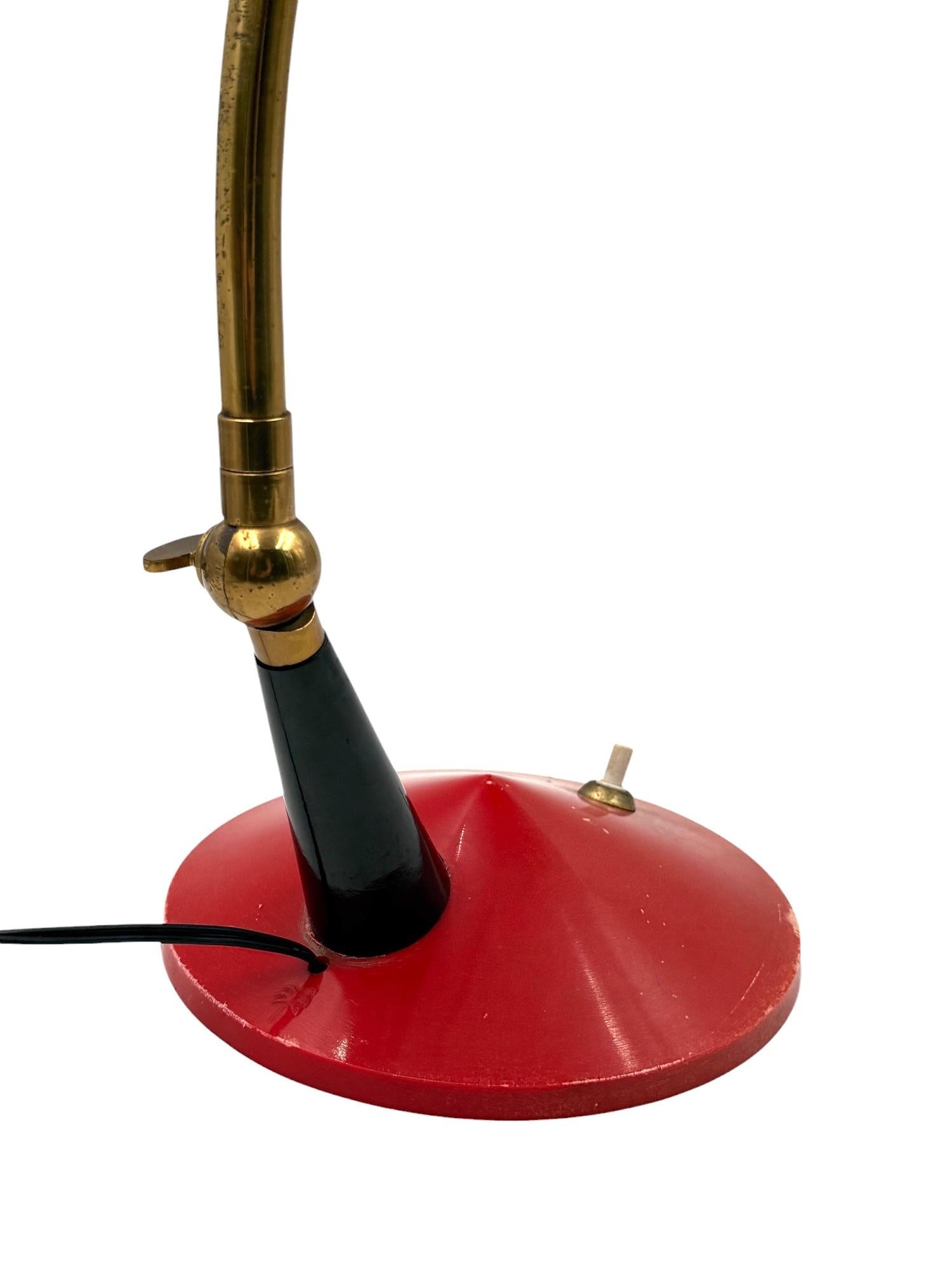 Rote Schreibtischlampe aus der Mitte des Jahrhunderts, Stilux Mailand Italien 1960 ca. im Angebot 6