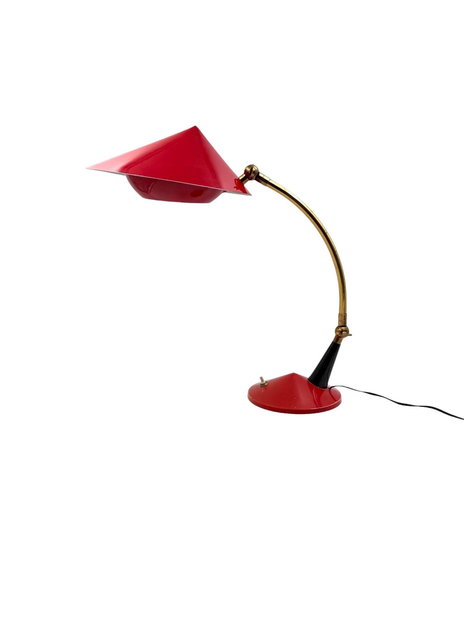 Rote Schreibtischlampe aus der Mitte des Jahrhunderts, Stilux Mailand Italien 1960 ca. im Zustand „Hervorragend“ im Angebot in Firenze, IT