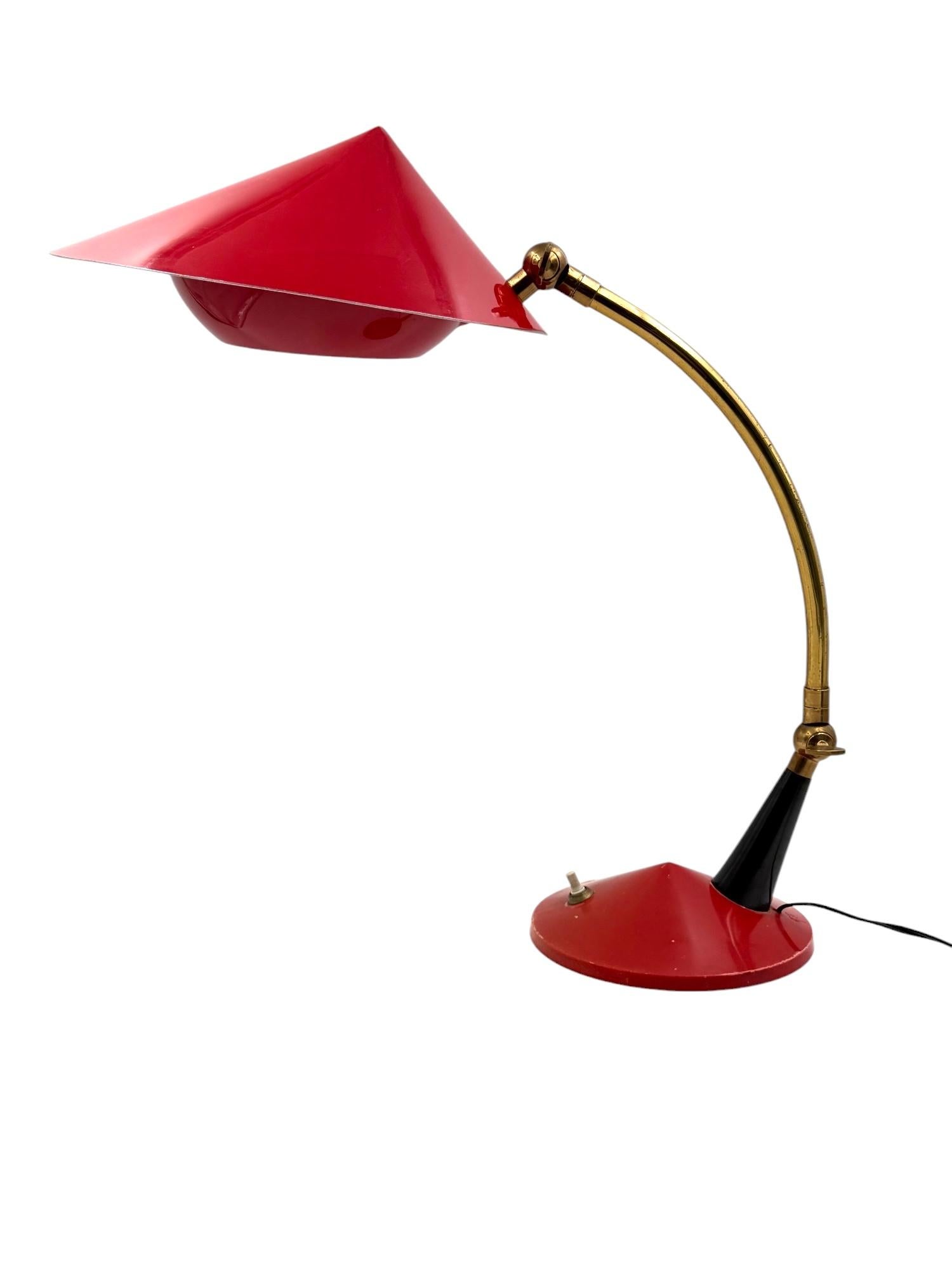 Rote Schreibtischlampe aus der Mitte des Jahrhunderts, Stilux Mailand Italien 1960 ca. (Mid-20th Century) im Angebot