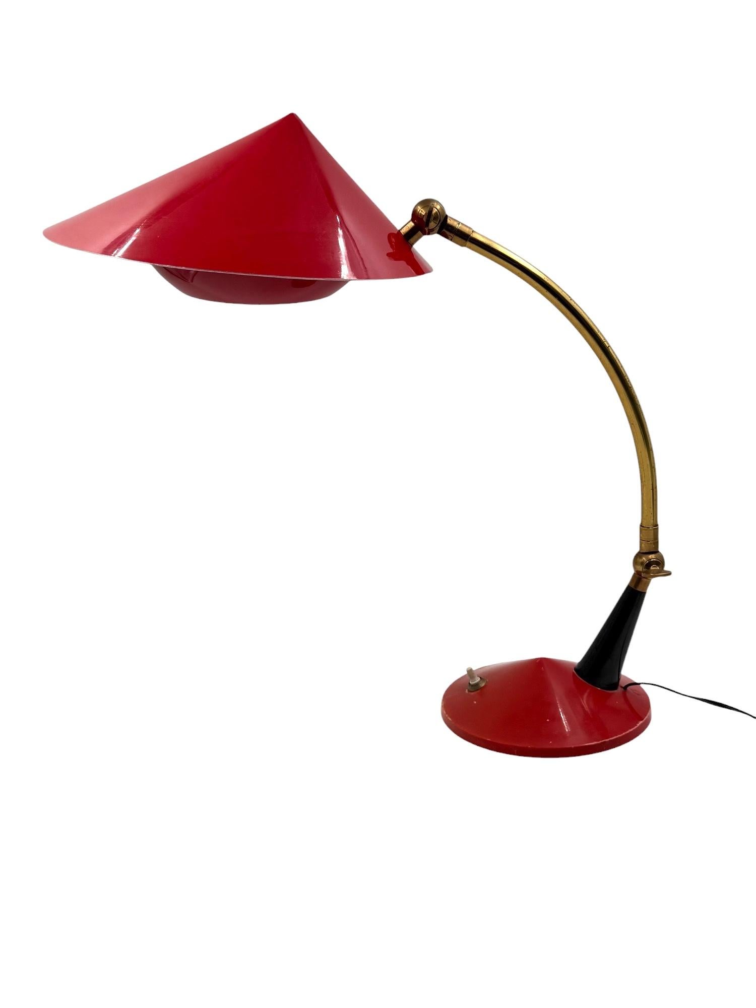 Rote Schreibtischlampe aus der Mitte des Jahrhunderts, Stilux Mailand Italien 1960 ca. (Aluminium) im Angebot