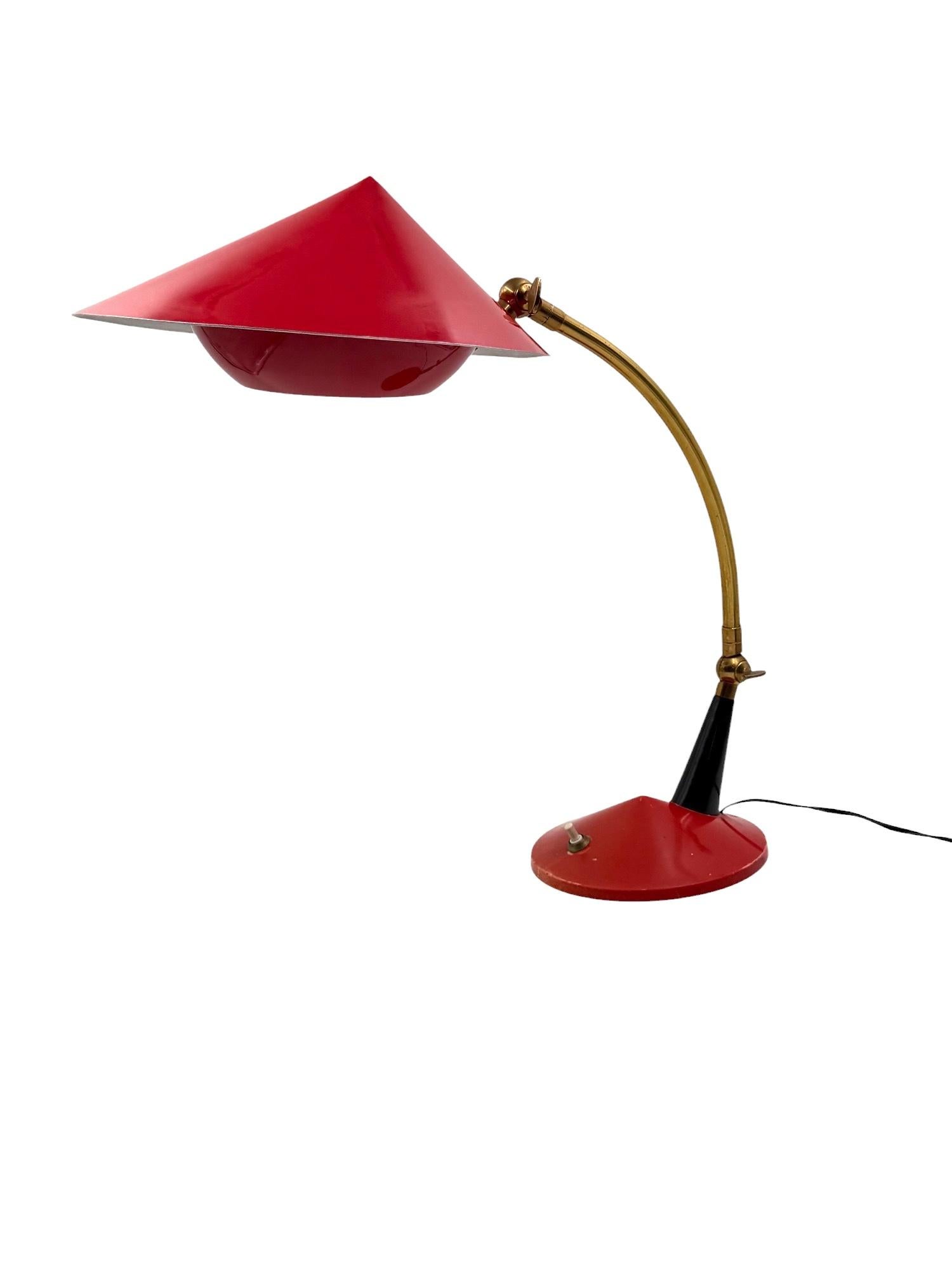 Rote Schreibtischlampe aus der Mitte des Jahrhunderts, Stilux Mailand Italien 1960 ca. im Angebot 1