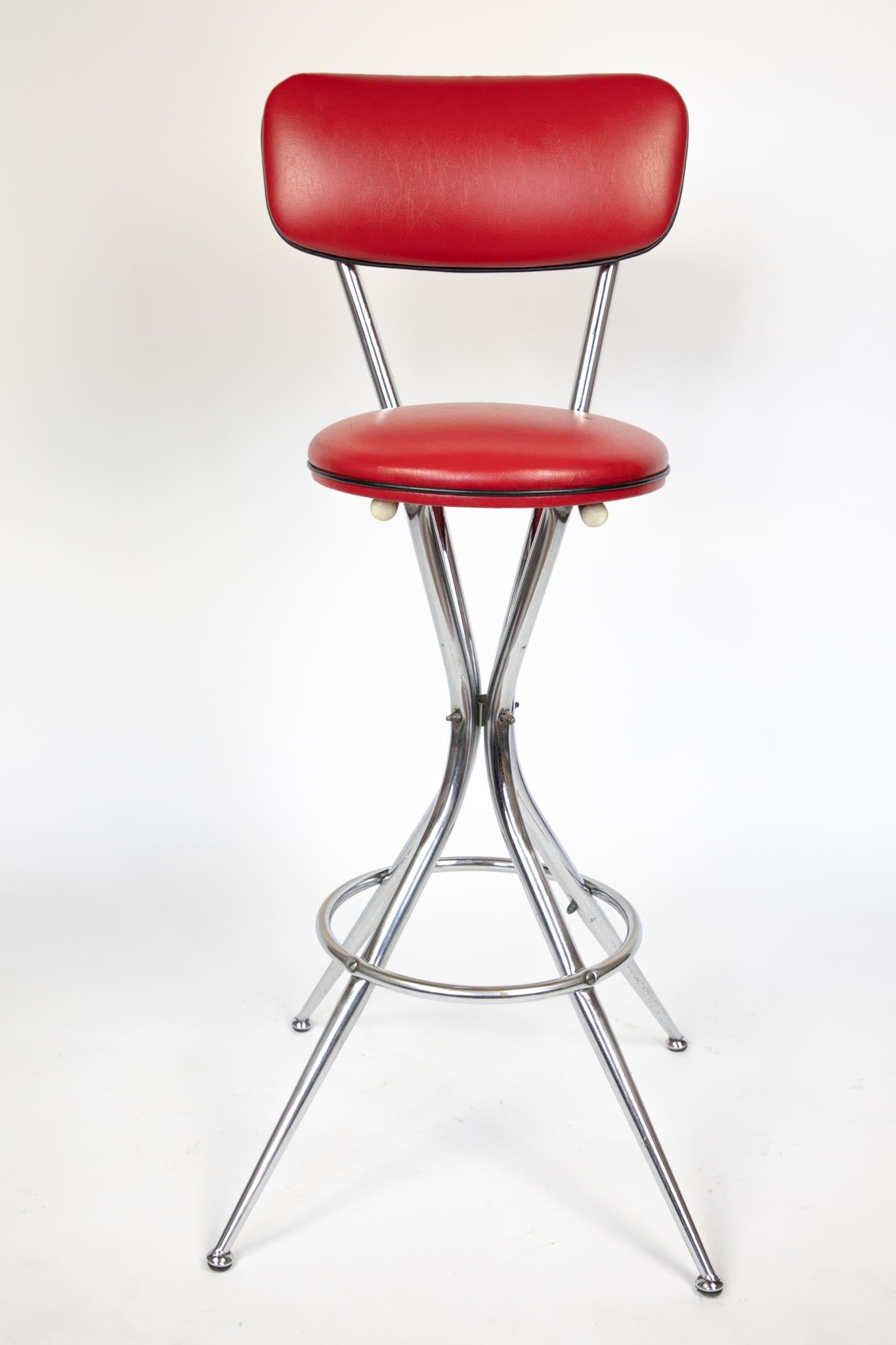 Mid Century Modern Bar Stool in Red Faux Leather, Chrome , Italy, 1950s

From the ice cream shops of the 50s to the mom-and-pop diners of today, diner bar stools are iconic. This stylish bar stool is a perfect combination of steel construction and
