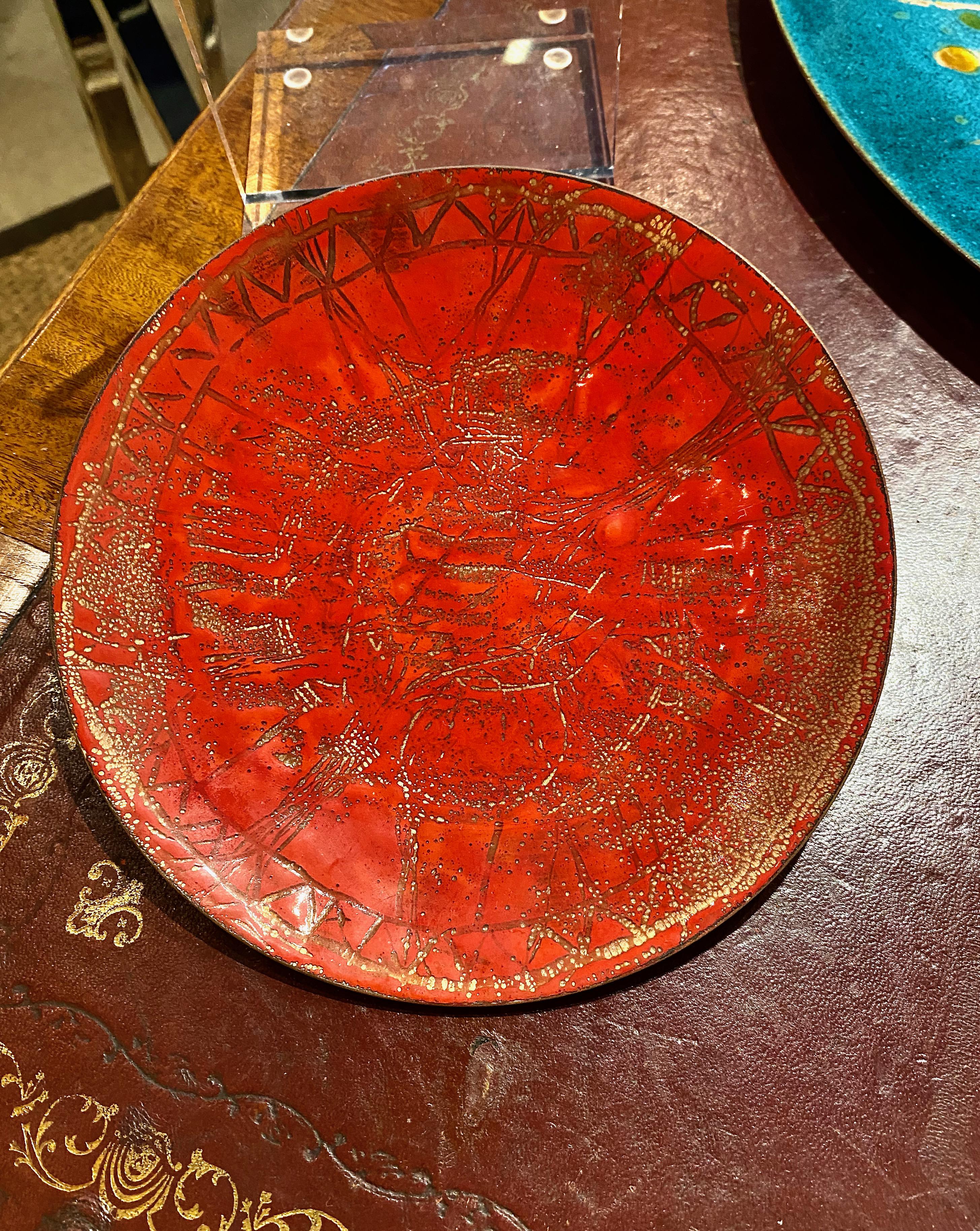 Rote Emaille-on-Kupfer-Ablageschale aus der Mitte des Jahrhunderts (Moderne der Mitte des Jahrhunderts) im Angebot