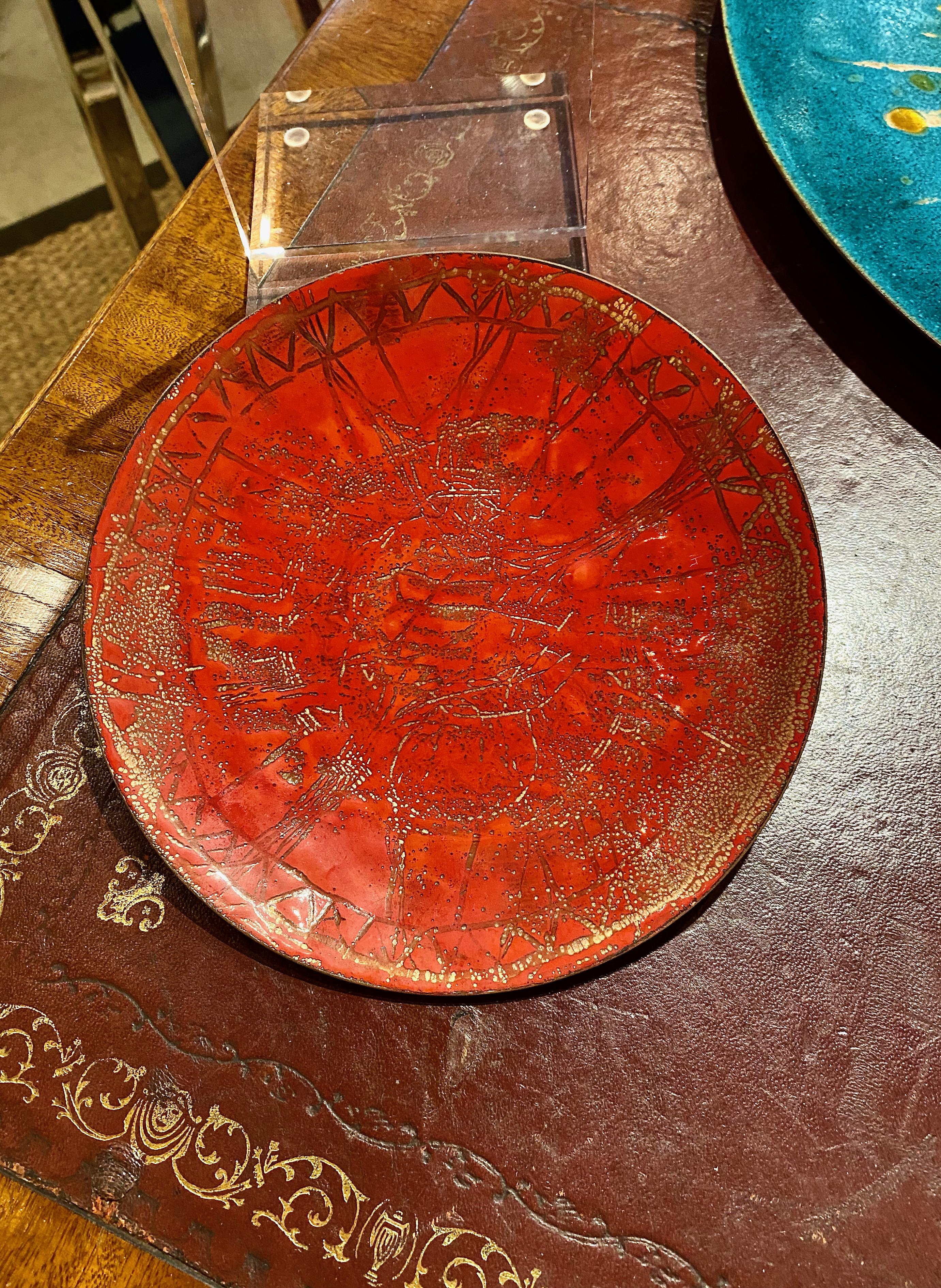 Rote Emaille-on-Kupfer-Ablageschale aus der Mitte des Jahrhunderts (amerikanisch) im Angebot