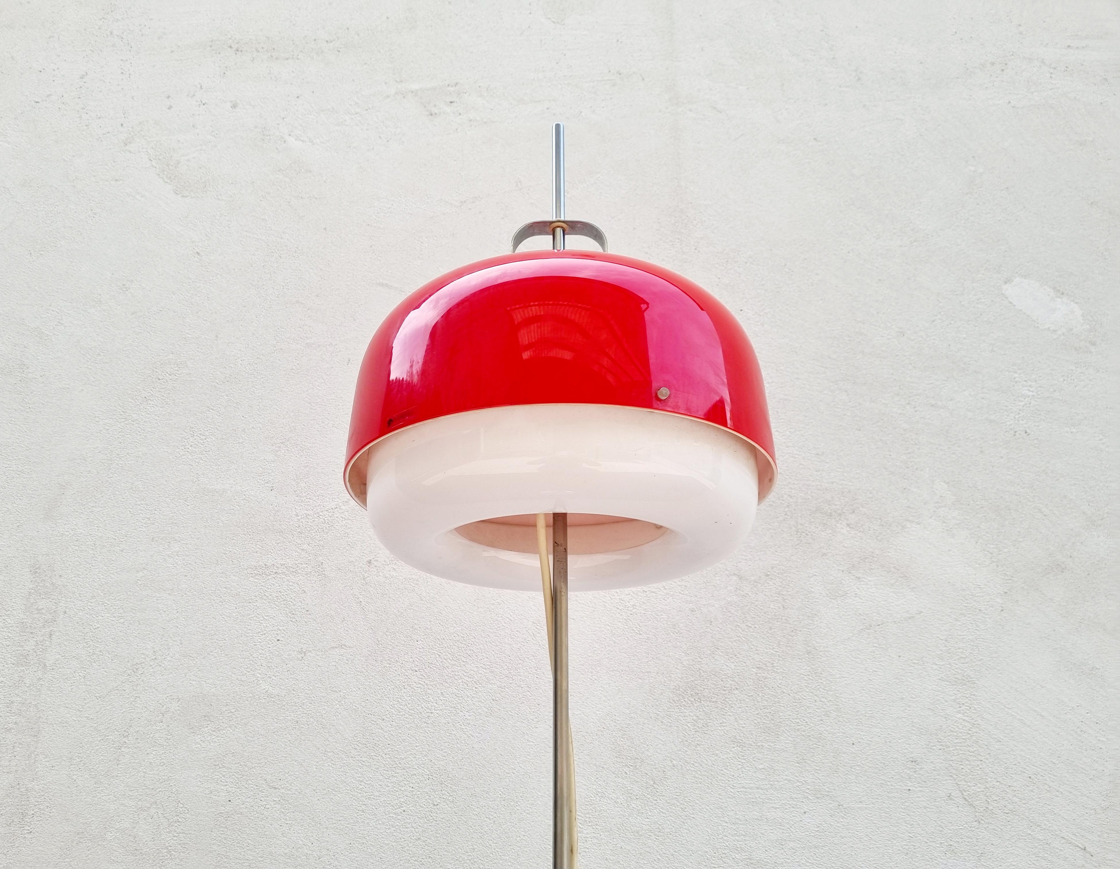 Mid Century Red Floor Lamp Medusa, Designed by Luigi Massoni, Guzzini Italy 70s 4