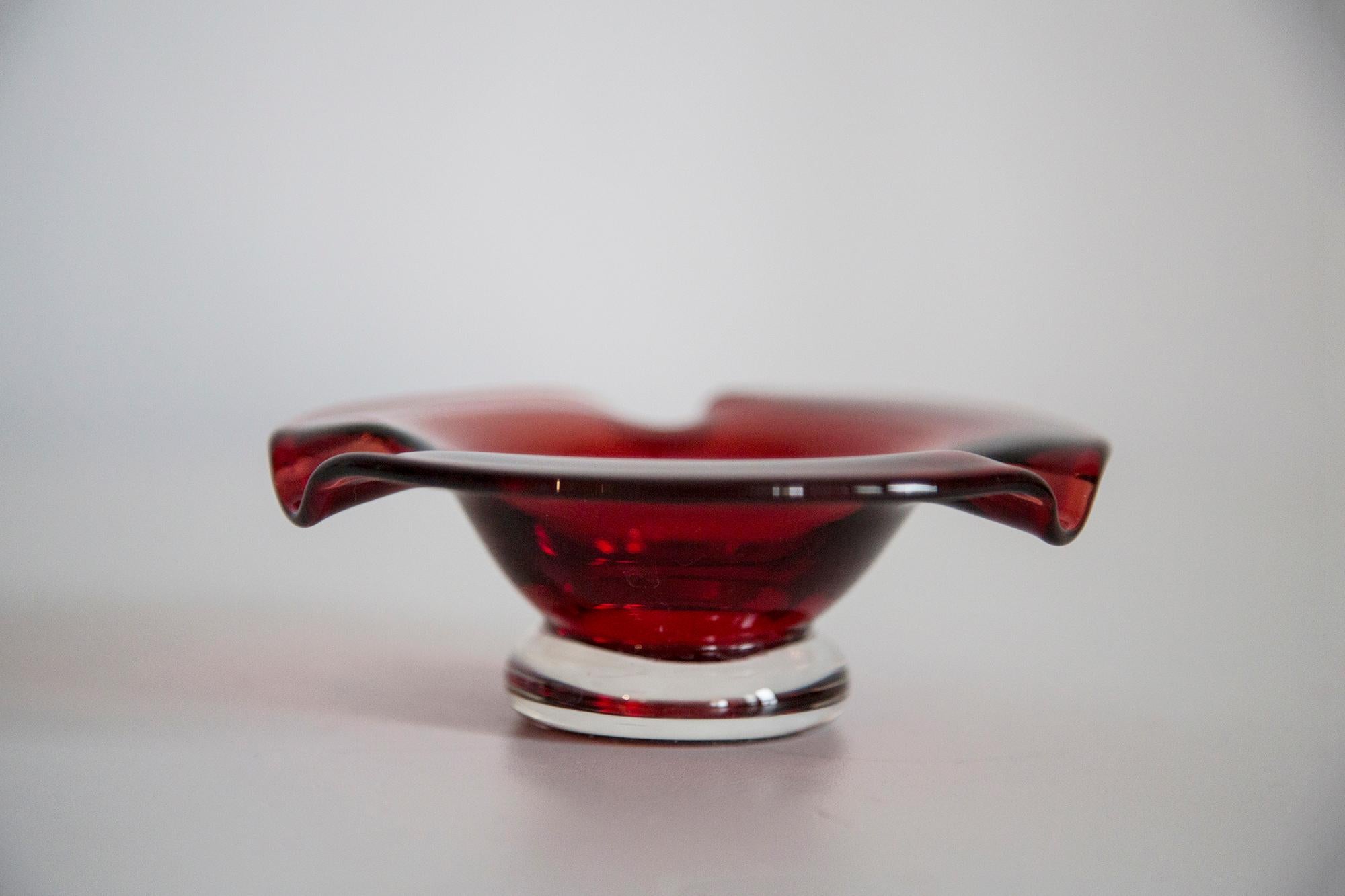 Mid Century Red Glass Ashtray Bowl, Italy, 1970s In Good Condition For Sale In 05-080 Hornowek, PL