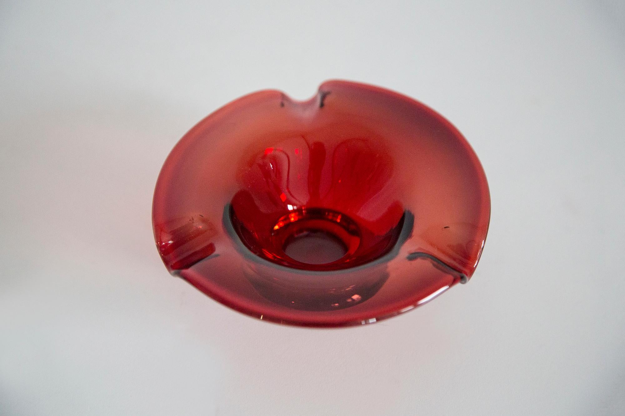 20th Century Mid Century Red Glass Ashtray Bowl, Italy, 1970s For Sale