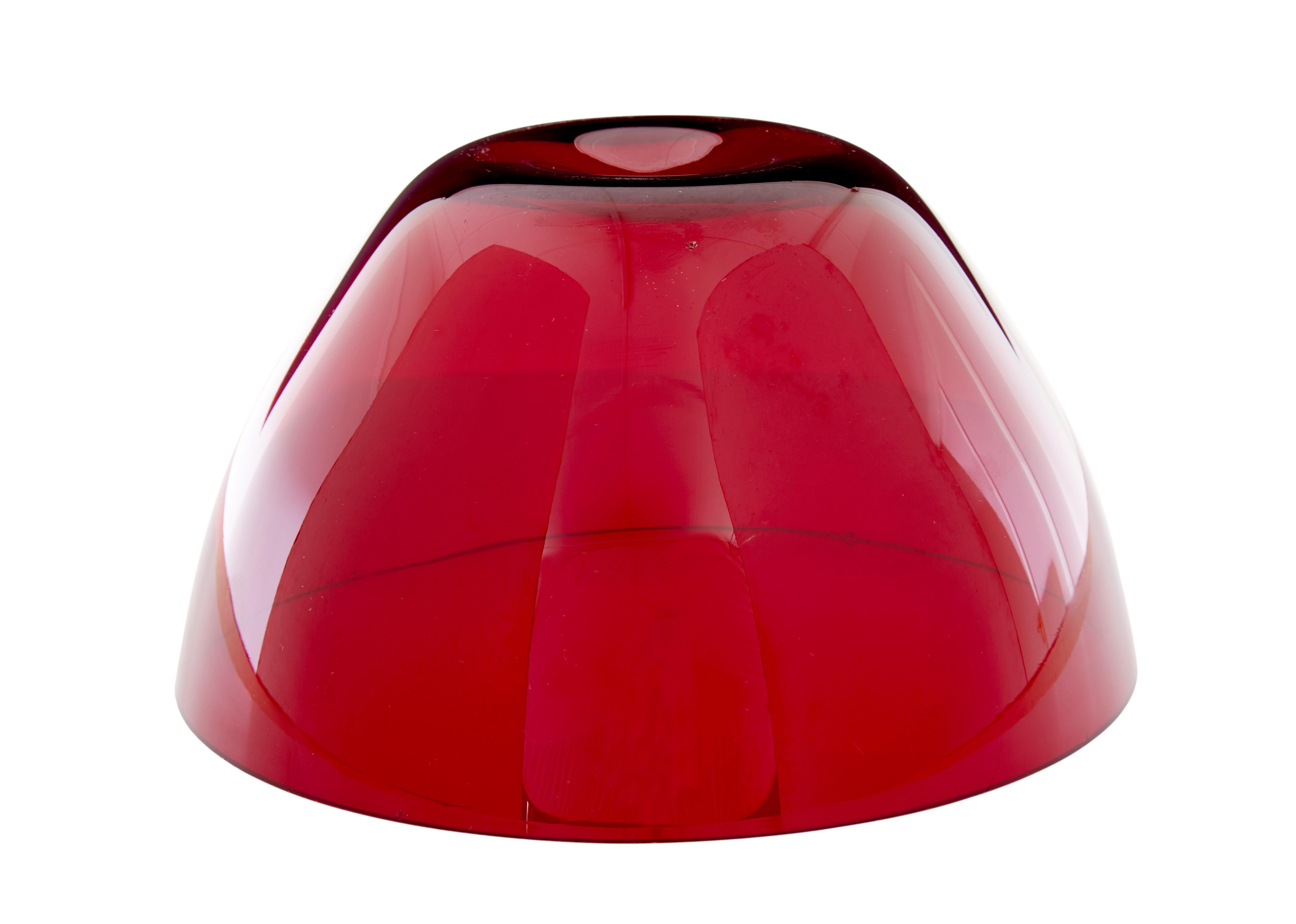 Rote Obstschale aus Glas von Monica Bratt aus der Mitte des Jahrhunderts (Moderne der Mitte des Jahrhunderts) im Angebot