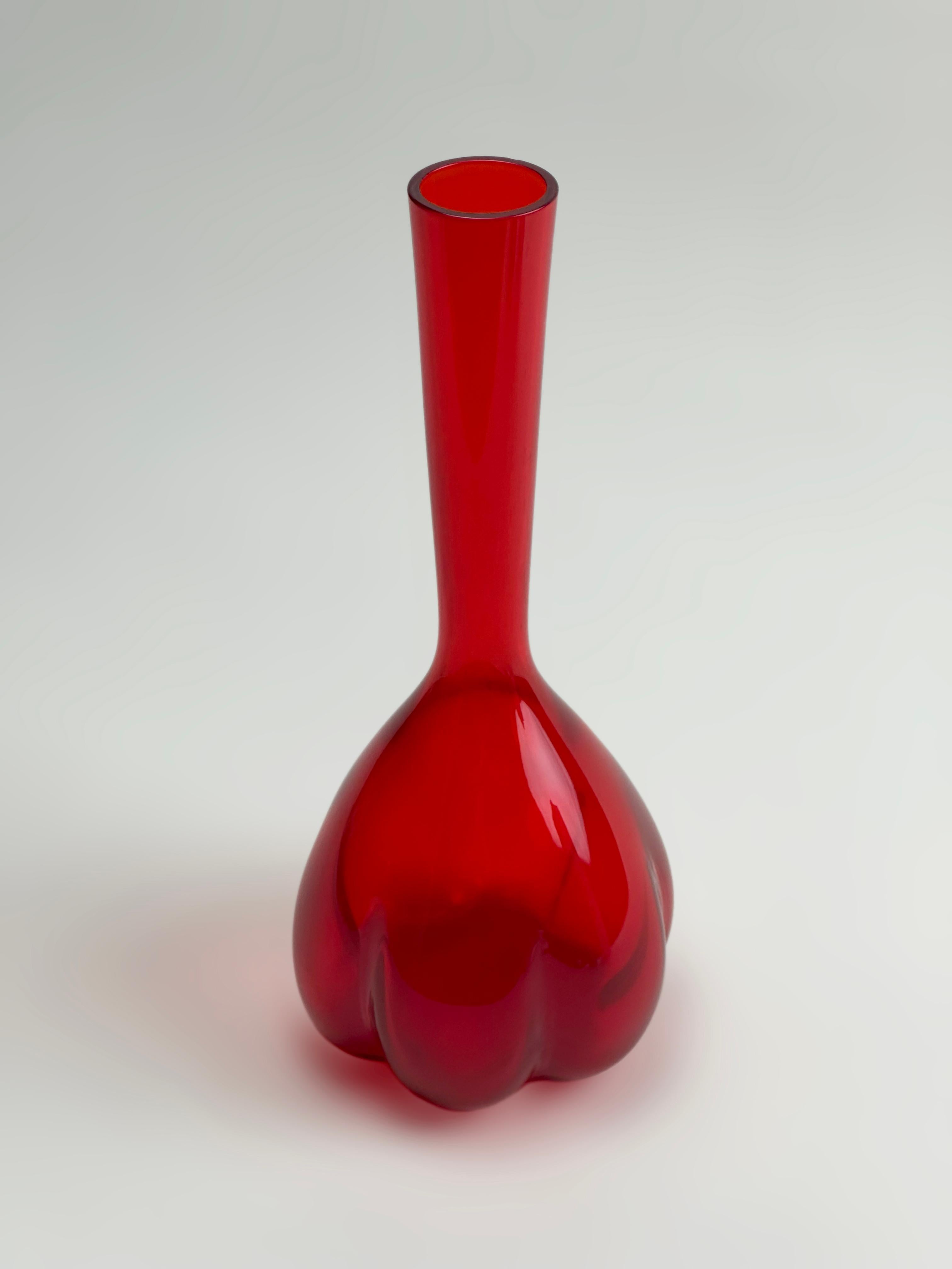 Jarrón melón de cristal rojo de mediados de siglo, Martti Rytkönen para Elme Glasbruk, Suecia Moderno de mediados de siglo en venta