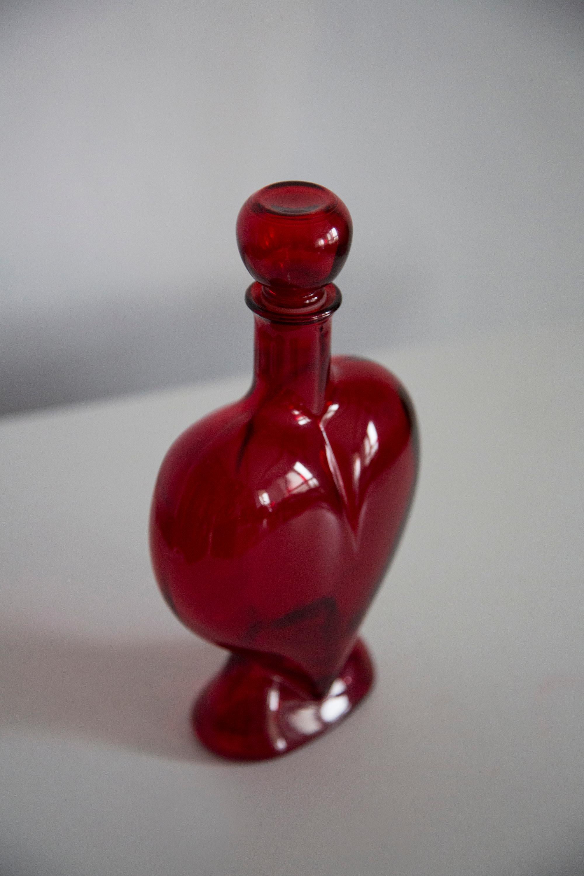 Mid Century Red Glass Mini Heart Bottle with Stopper, Italy, 1960s For Sale 3