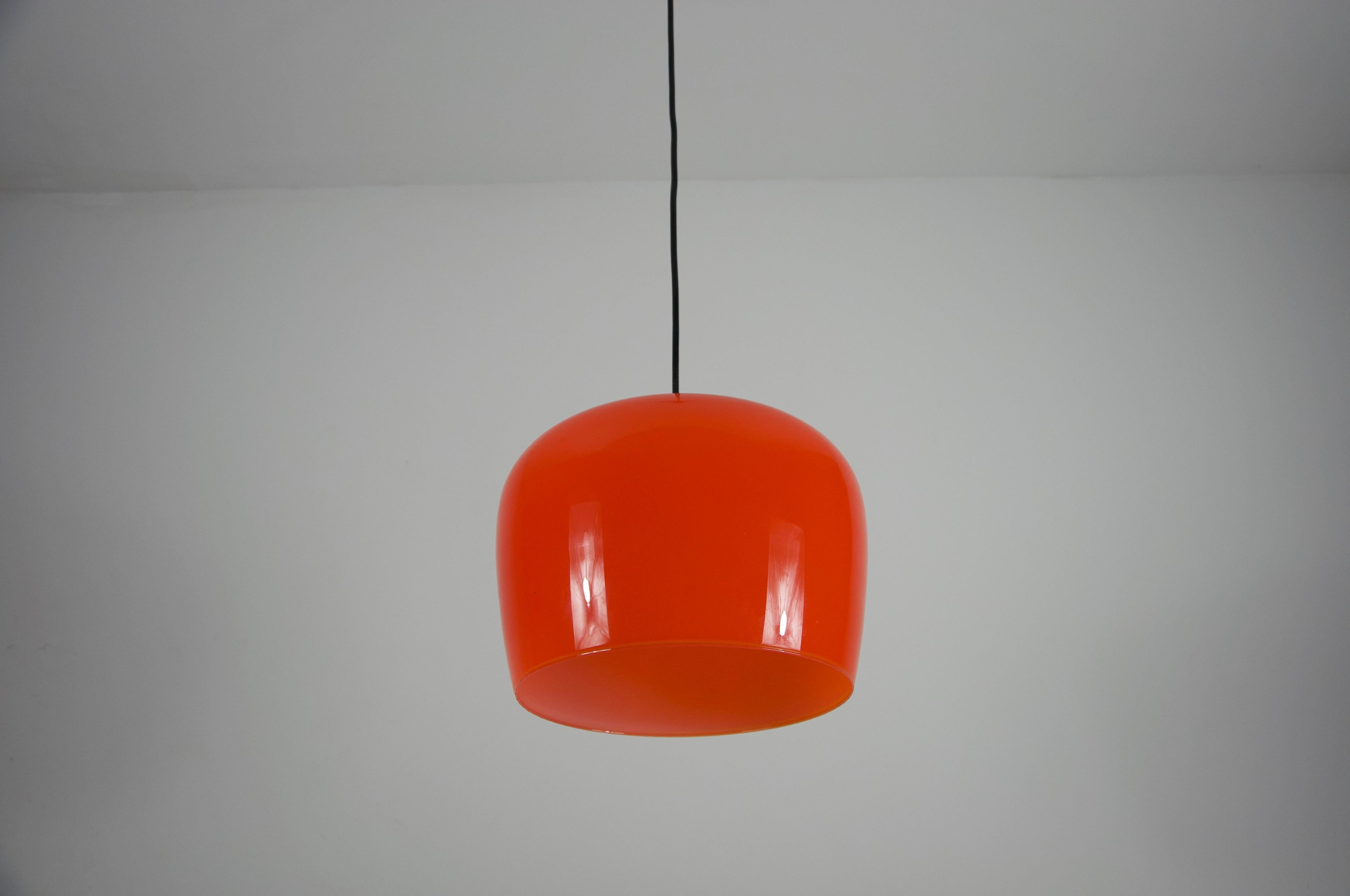Lampada a sospensione in vetro rosso di metà secolo, Italia, anni '60 in vendita 3