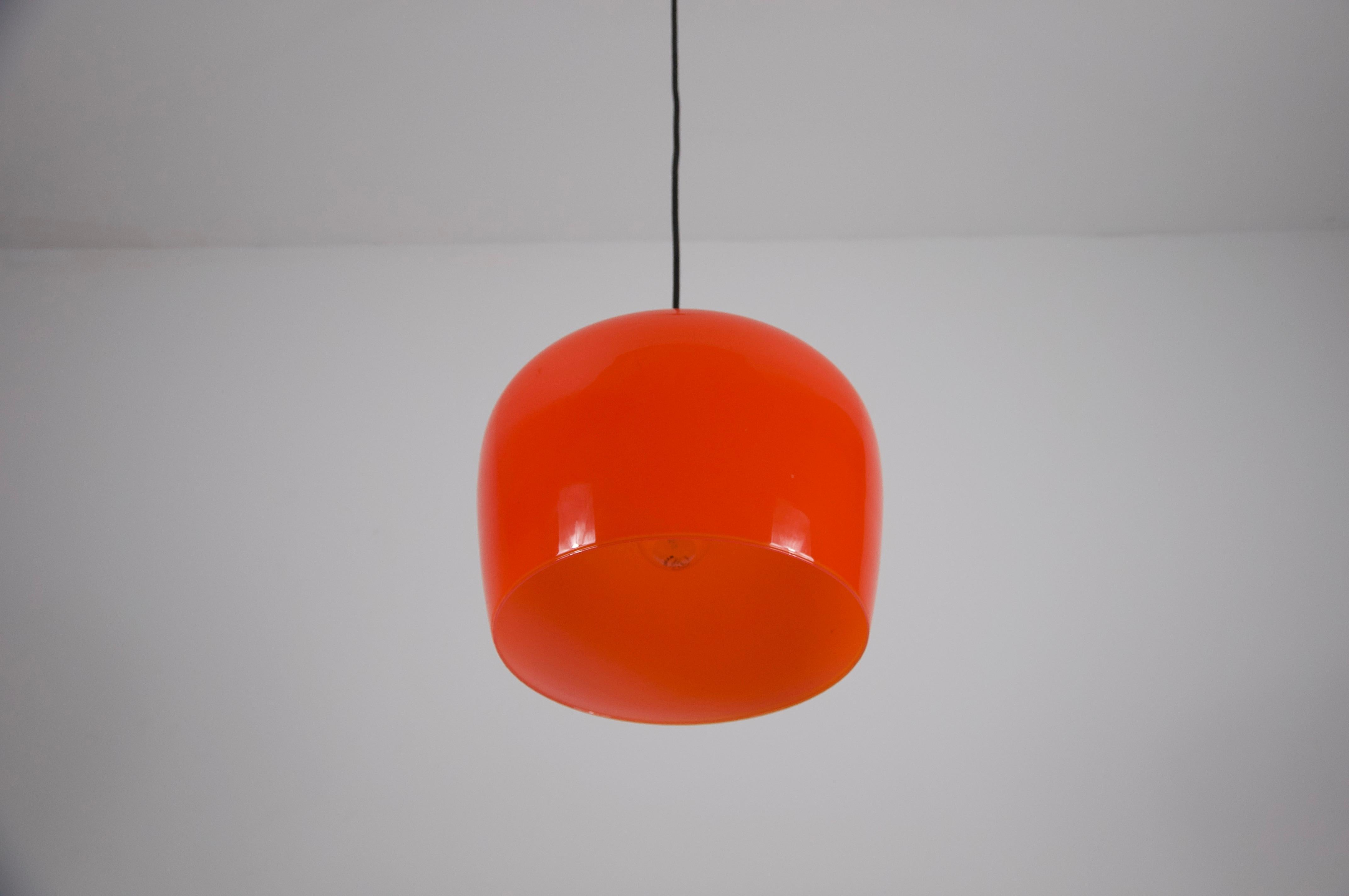 Lampada a sospensione in vetro rosso di metà secolo, Italia, anni '60 in vendita 5