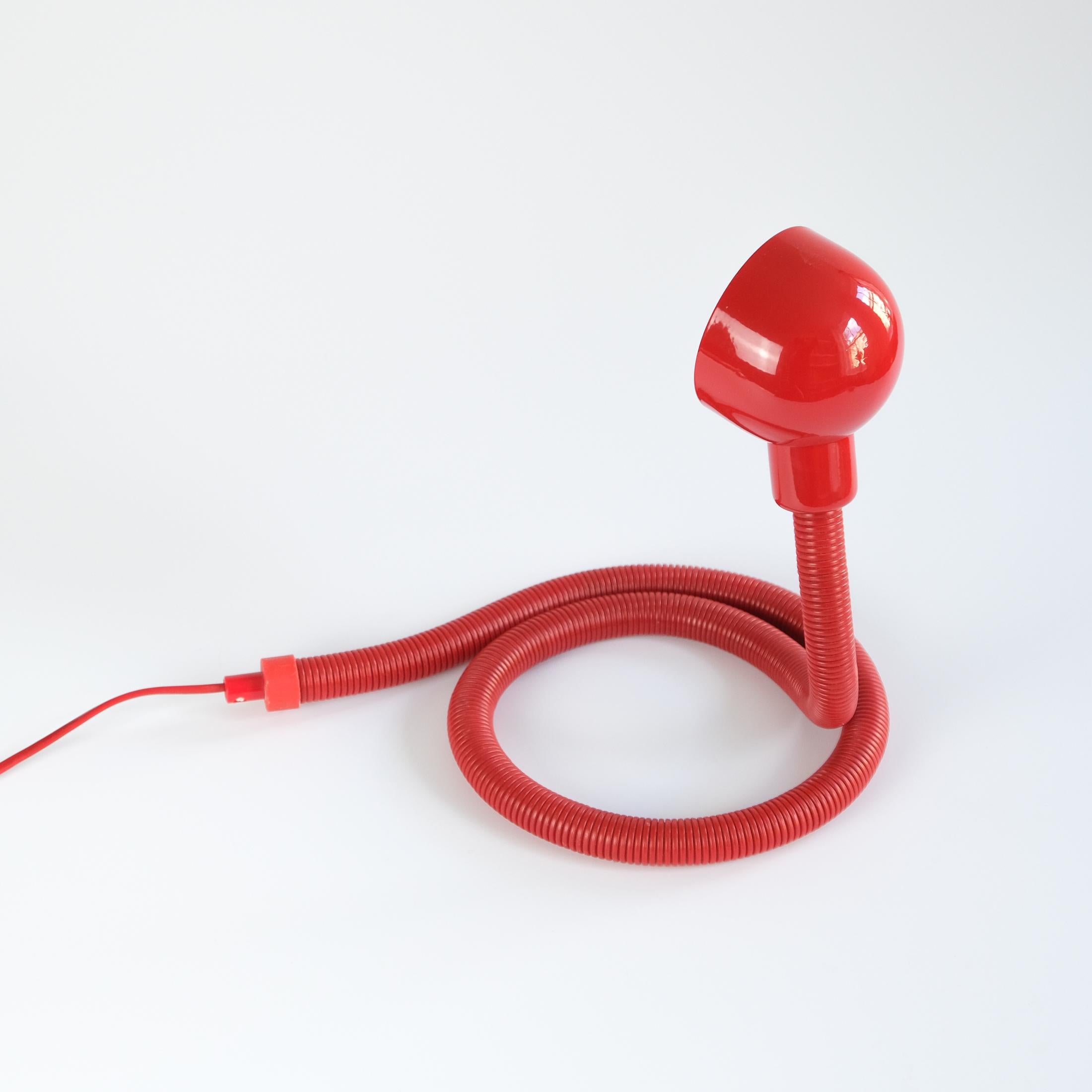 Verstellbare Mid-Century-Tischlampe „Hebi“, rot, Valenti, 1970er Jahre (Moderne der Mitte des Jahrhunderts) im Angebot