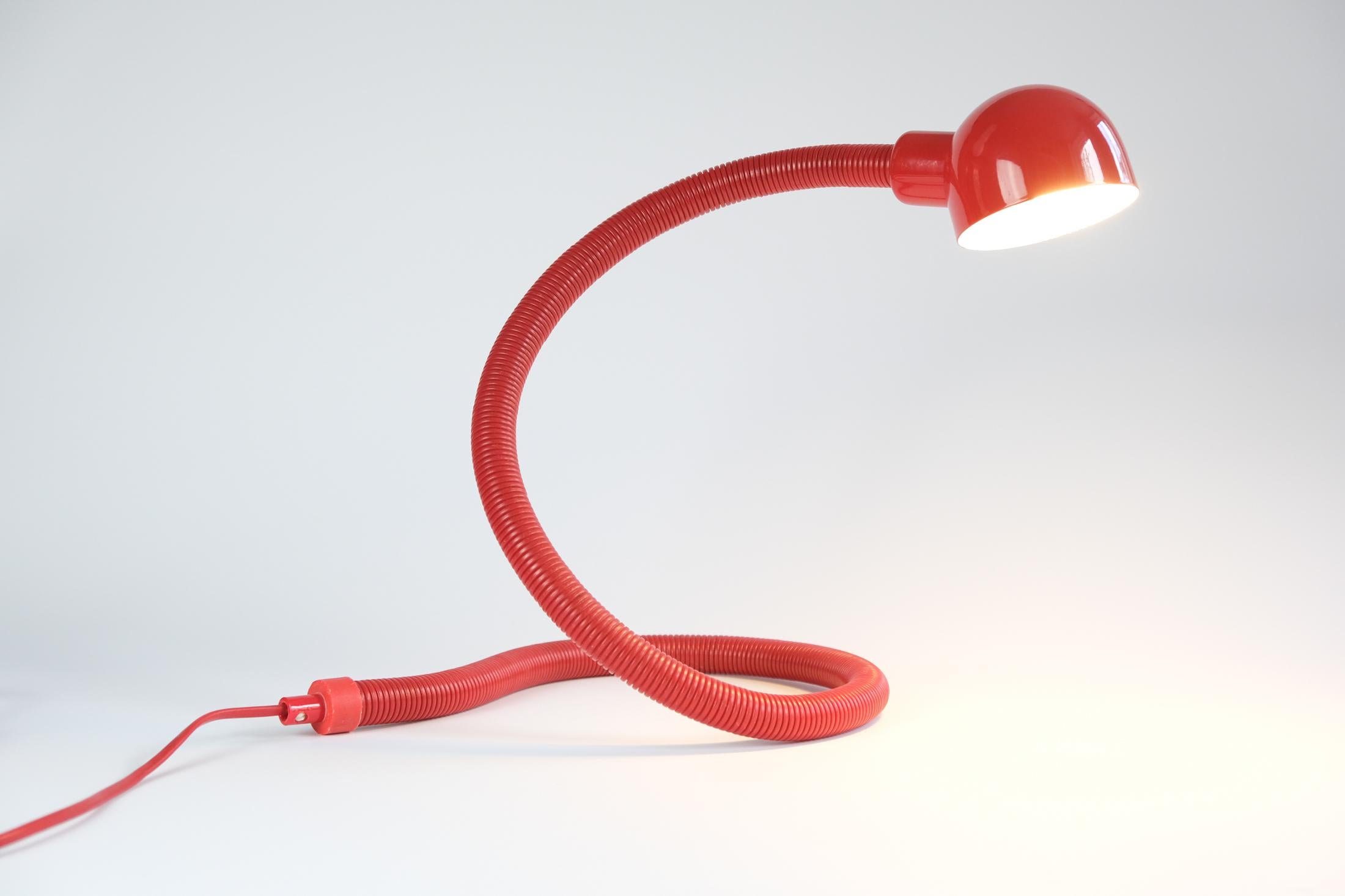 Verstellbare Mid-Century-Tischlampe „Hebi“, rot, Valenti, 1970er Jahre (20. Jahrhundert) im Angebot
