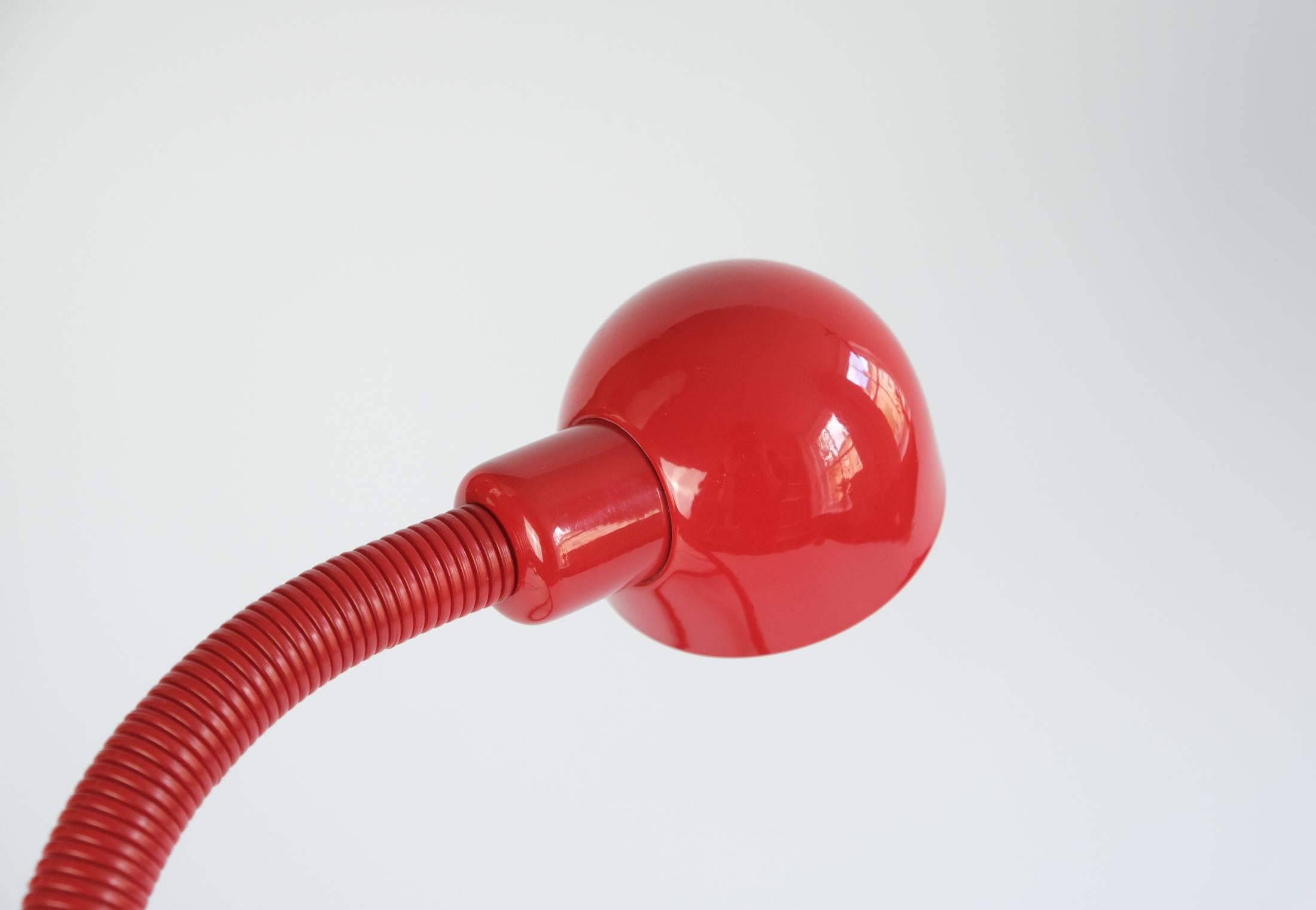 Verstellbare Mid-Century-Tischlampe „Hebi“, rot, Valenti, 1970er Jahre (Metall) im Angebot