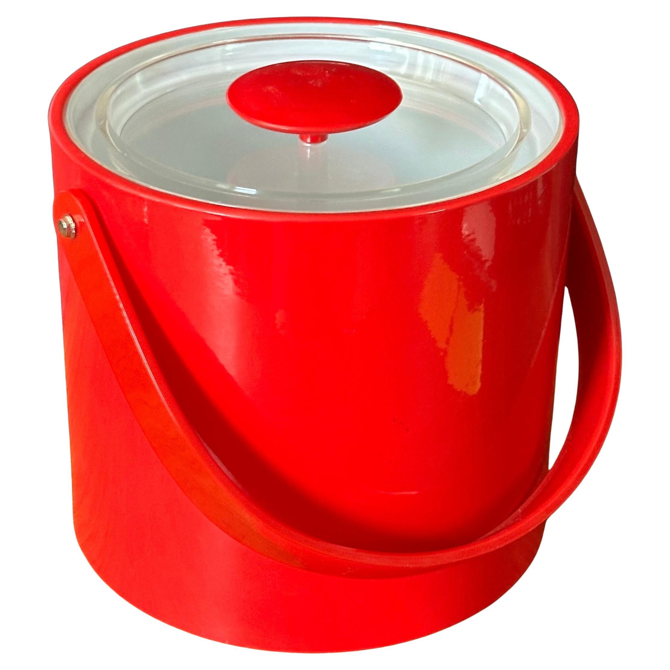 A very nice mid-century red plastic with handle ice bucket by Georges Briard, circa 1970s. The piece is in very good condition and measures 8
