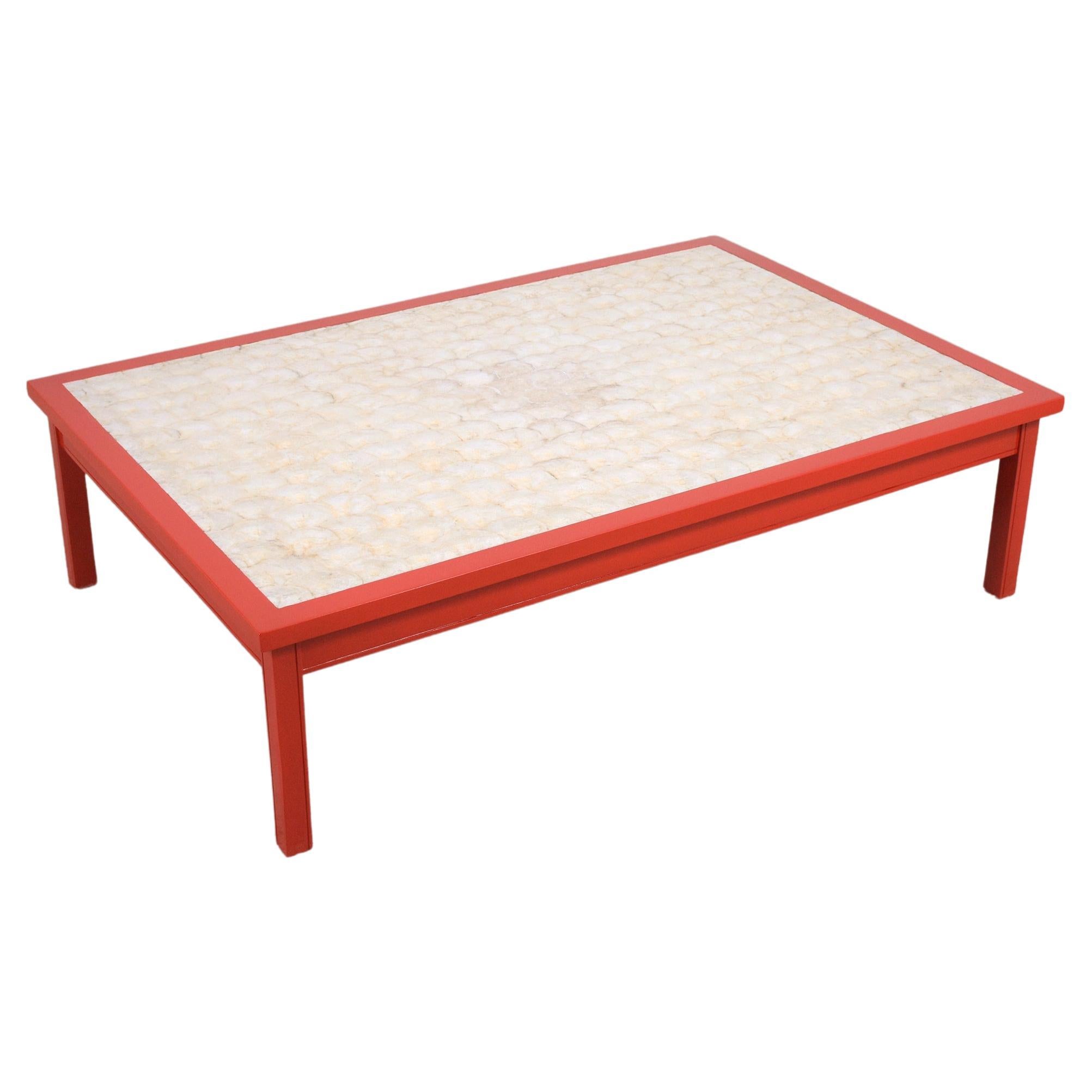 Table basse rouge vibrante mi-siècle moderne avec placage en nacre