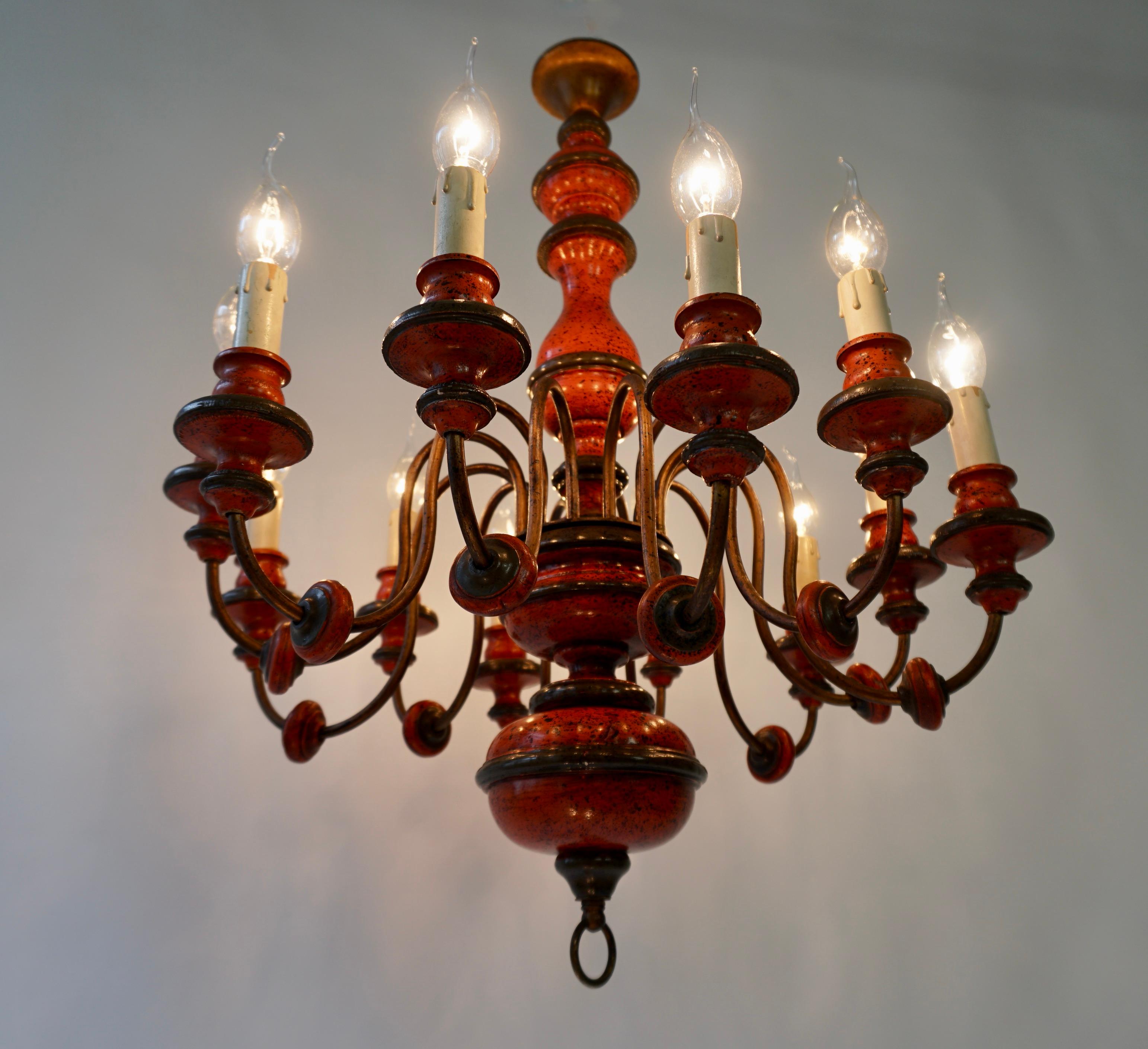 Lampadario a 12 luci in legno laccato rosso di metà secolo in vendita 2