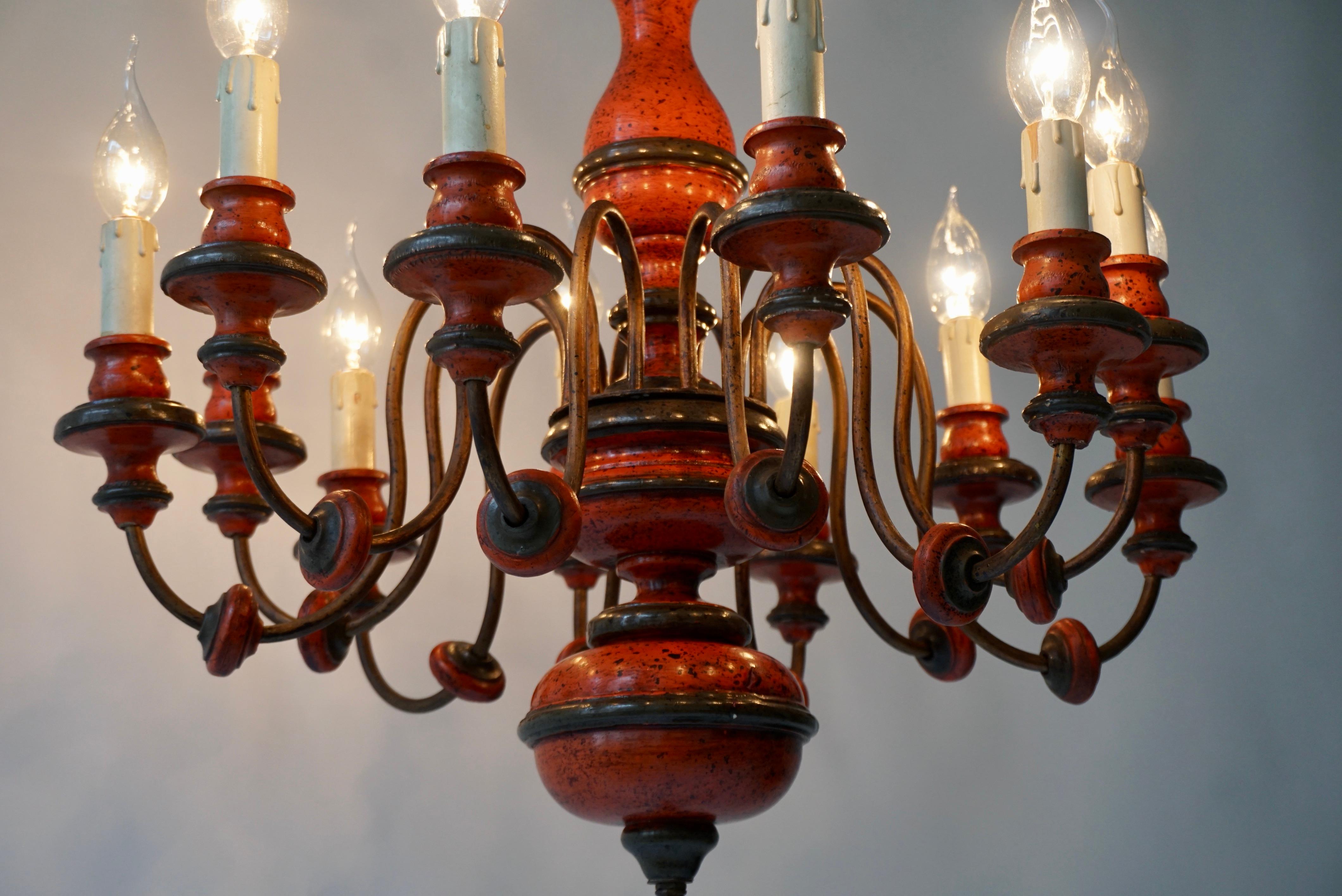 Lampadario a 12 luci in legno laccato rosso di metà secolo in vendita 3