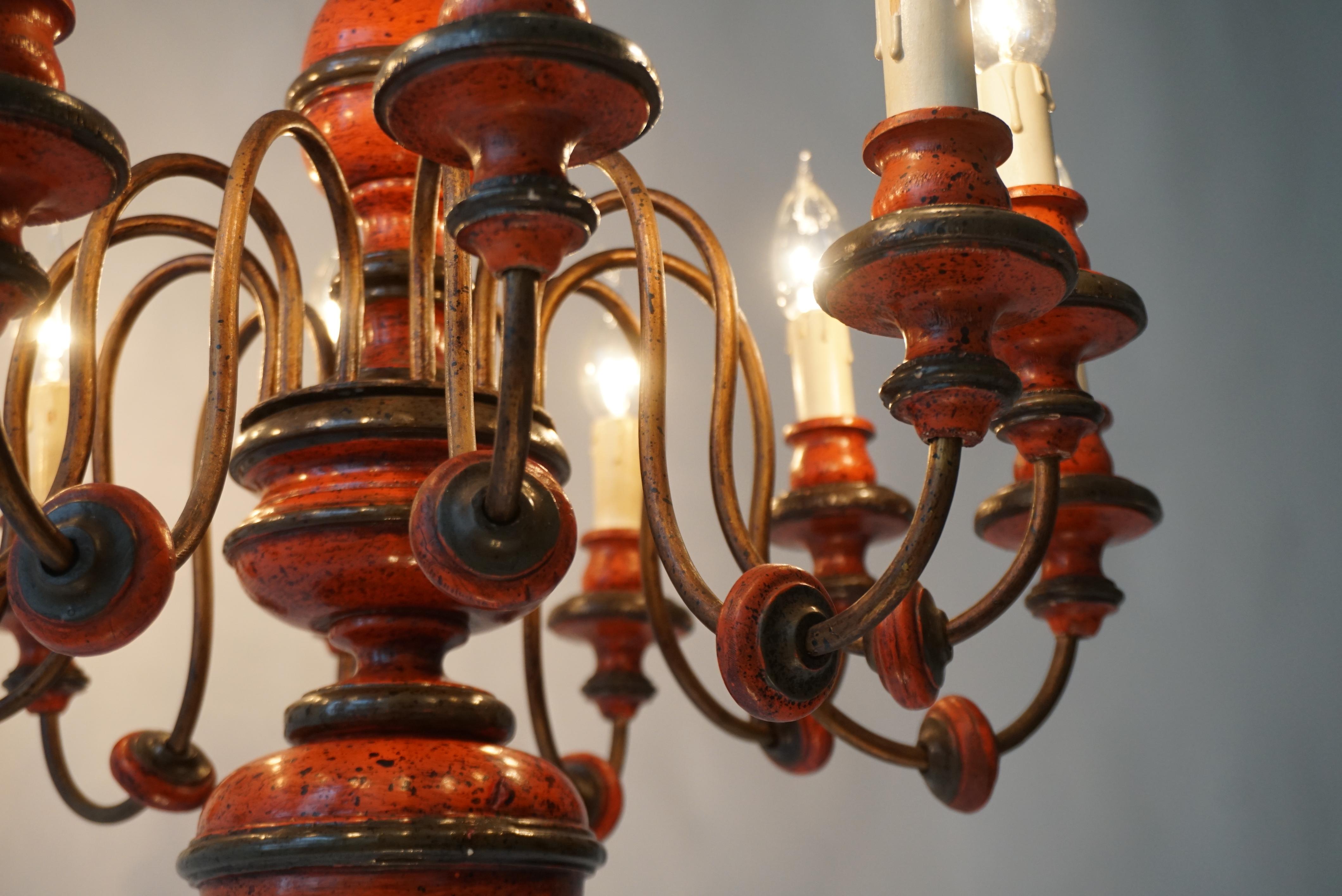 Lampadario a 12 luci in legno laccato rosso di metà secolo in vendita 4
