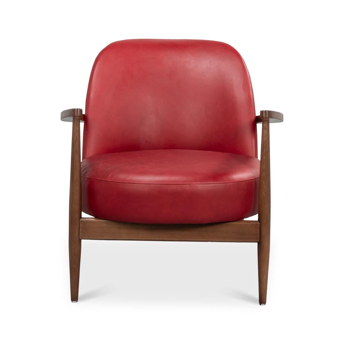 Construit avec un élégant cadre en bois de frêne, il offre une robustesse et un attrait visuel exceptionnels. Le revêtement en cuir rouge de première qualité est un élément de style audacieux, tout en offrant une expérience d'assise confortable et