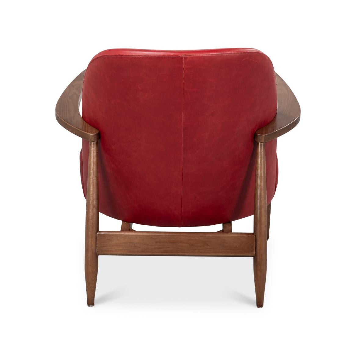 Asiatique Chaise à bras en cuir rouge du milieu du siècle en vente
