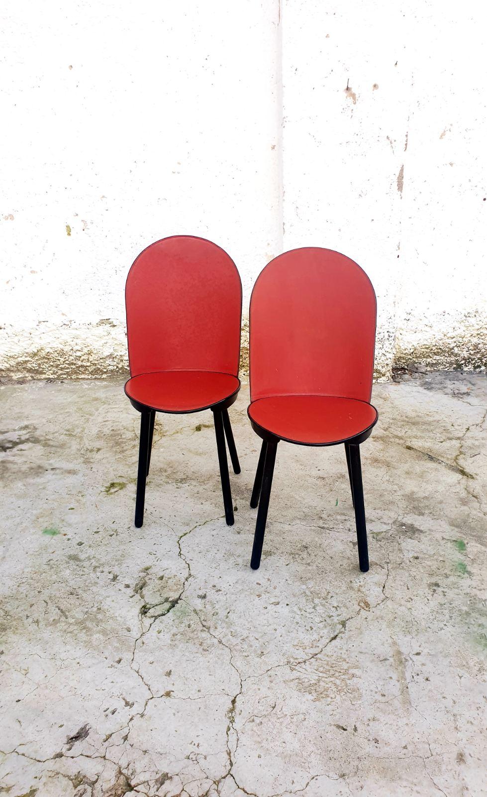 Mid-Century Modern Paire de chaises de salle à manger en cuir rouge du milieu du siècle, Zanotta, Italie années 80 en vente