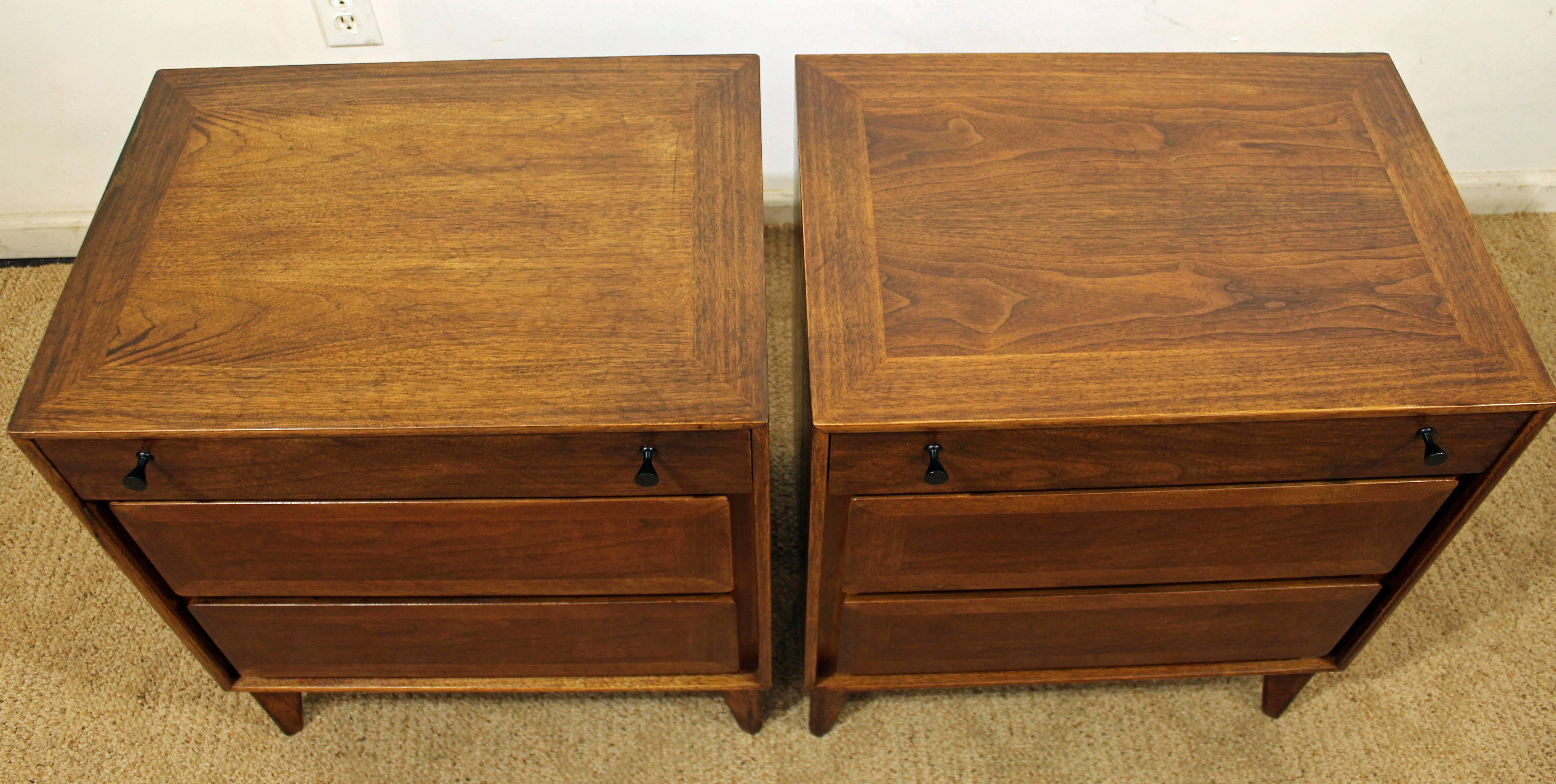 Américain Tables de chevet Midcentury Red Lion Furniture Parquet Front