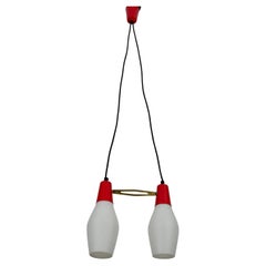 Plafonnier du milieu du siècle dernier en métal rouge et verre opale, Italie, années 1960