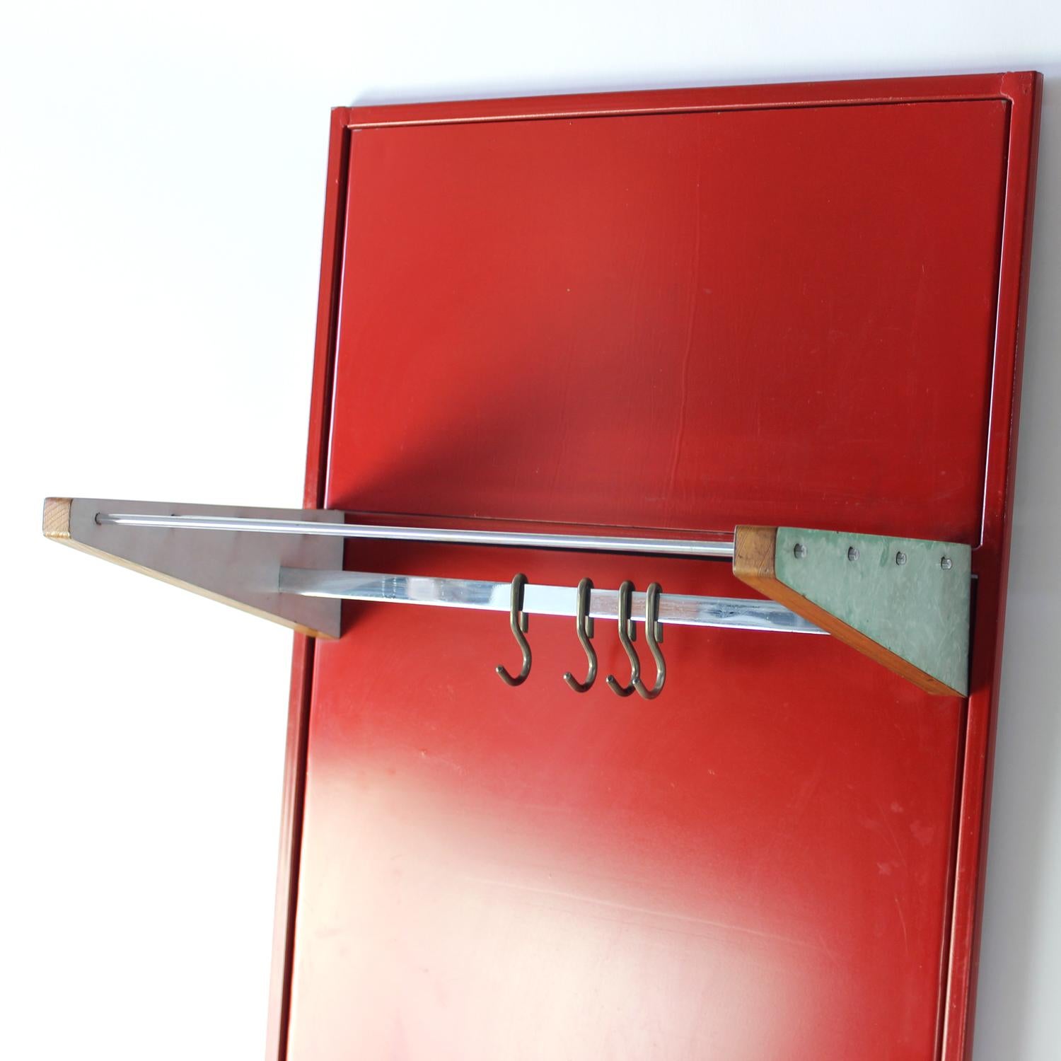 Mid Century Red Metal Hallway Hanger Wall, Czechoslovakia 1950s For Sale 1