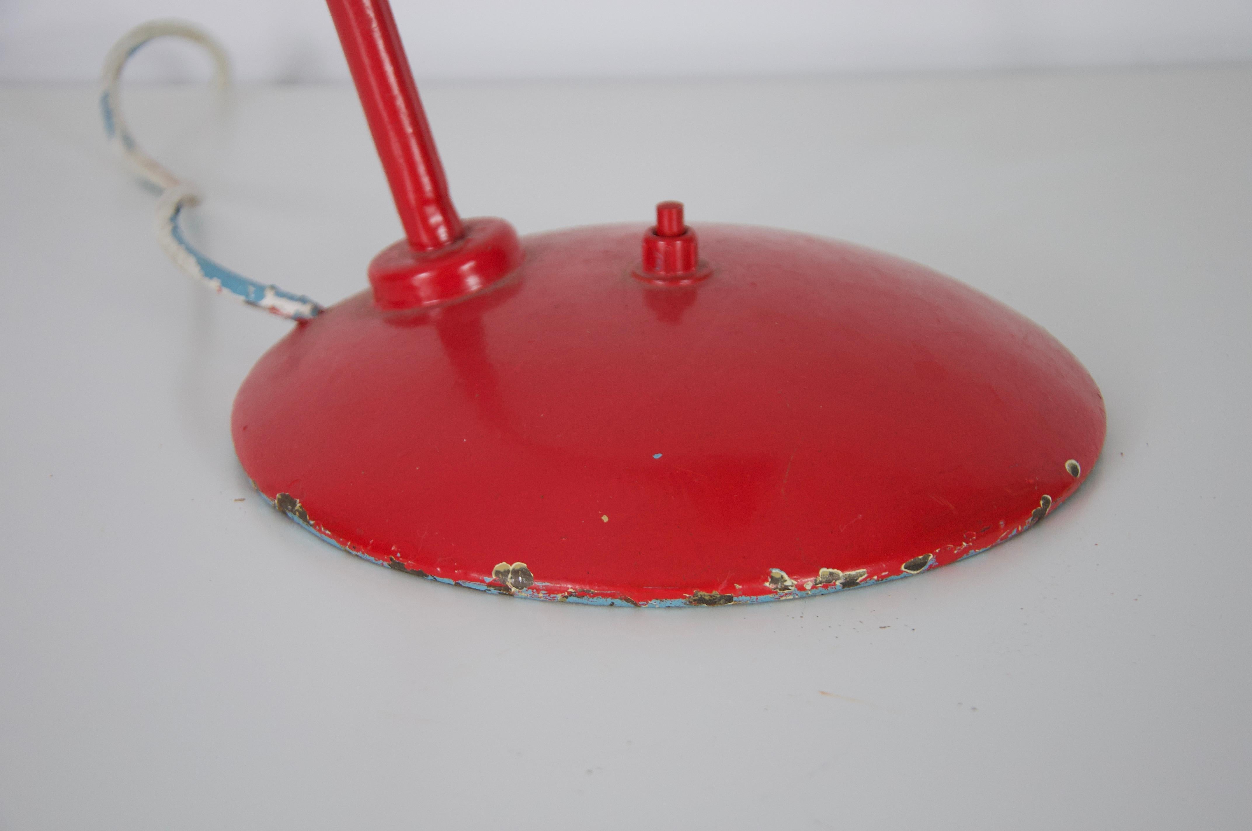 Lámpara de sobremesa de metal rojo Mid Century by Kaiser, Años 60, Alemania en venta 2