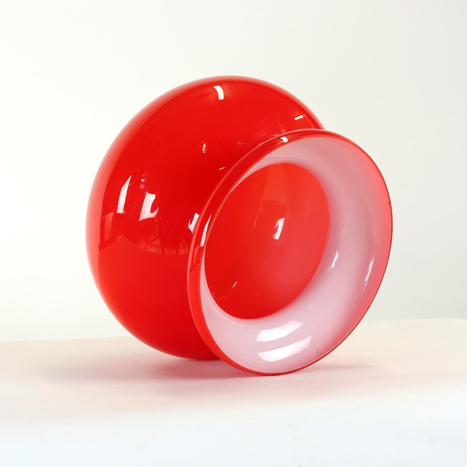 Mid Century Red Opaline Glass Ceiling Light Shade By Opp Jihlava, Tschechoslowakei (Mitte des 20. Jahrhunderts) im Angebot